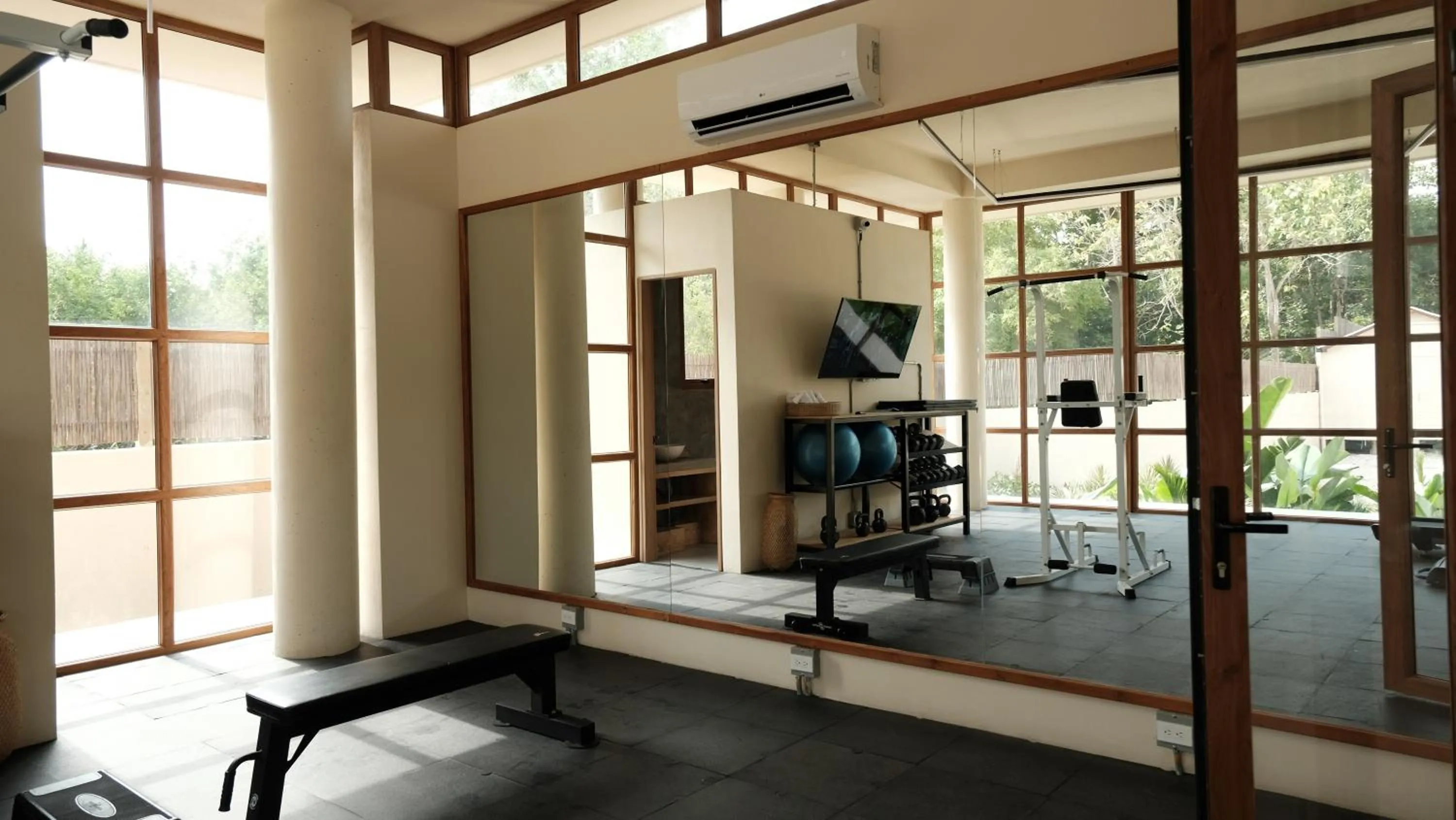 TV and multimedia in Hotel Aimarawa