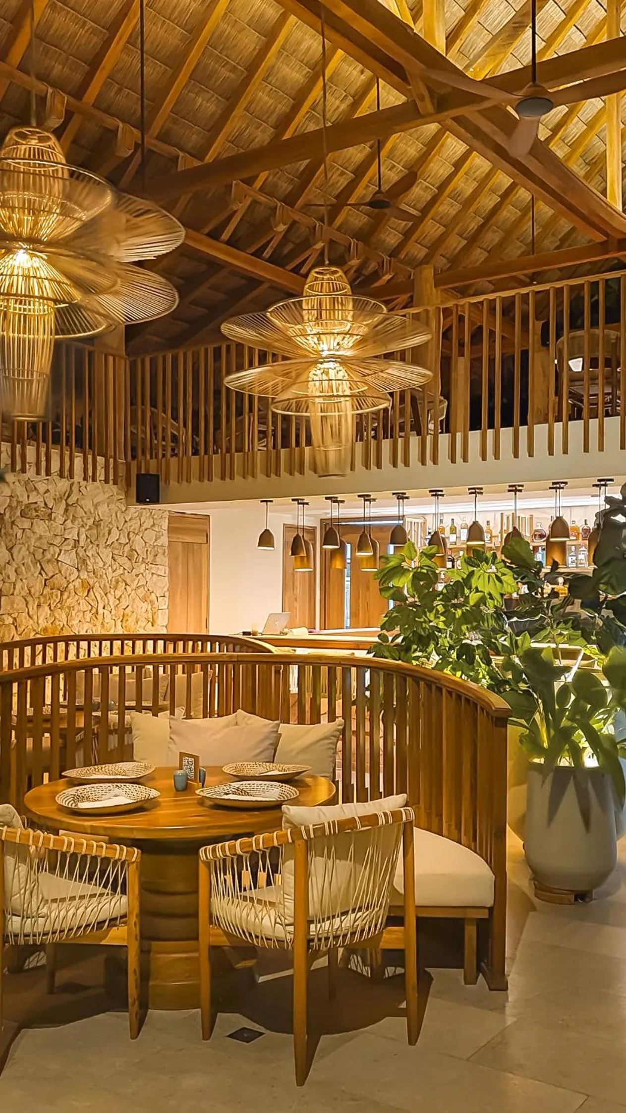 Restaurant/places to eat in Hotel Aimarawa