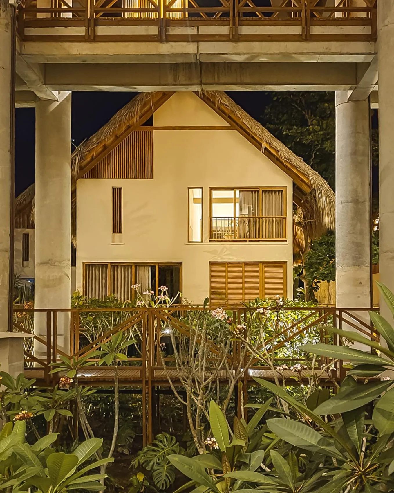 Restaurant/places to eat in Hotel Aimarawa