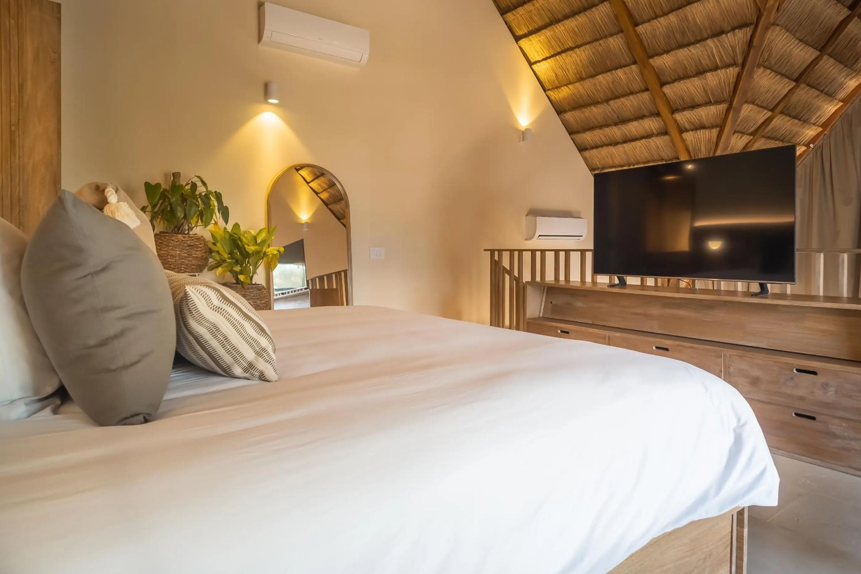 Bedroom, Bed in Hotel Aimarawa