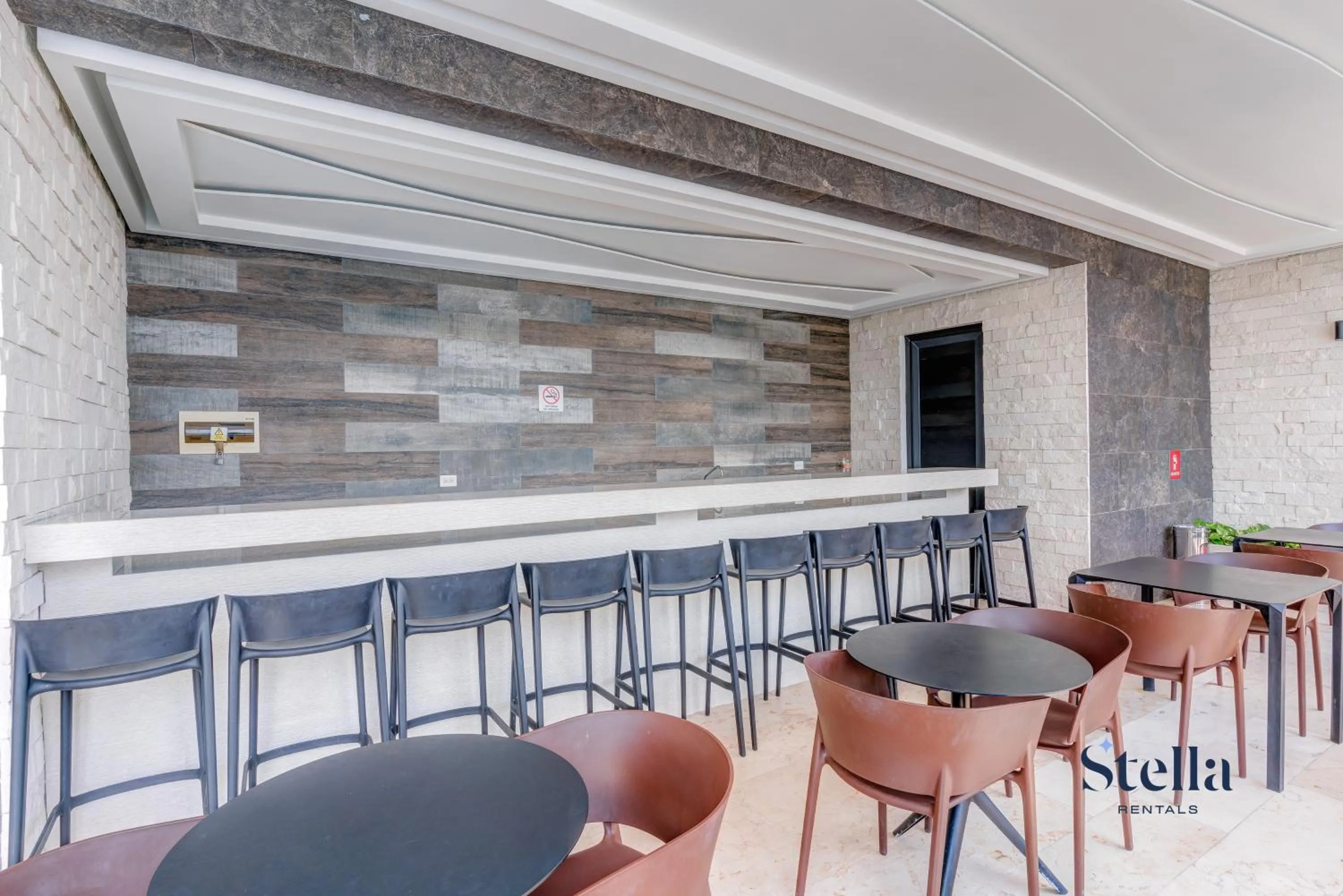 Seating area in Oceanview Infinity Pool, Steps to 5th Ave & Beach