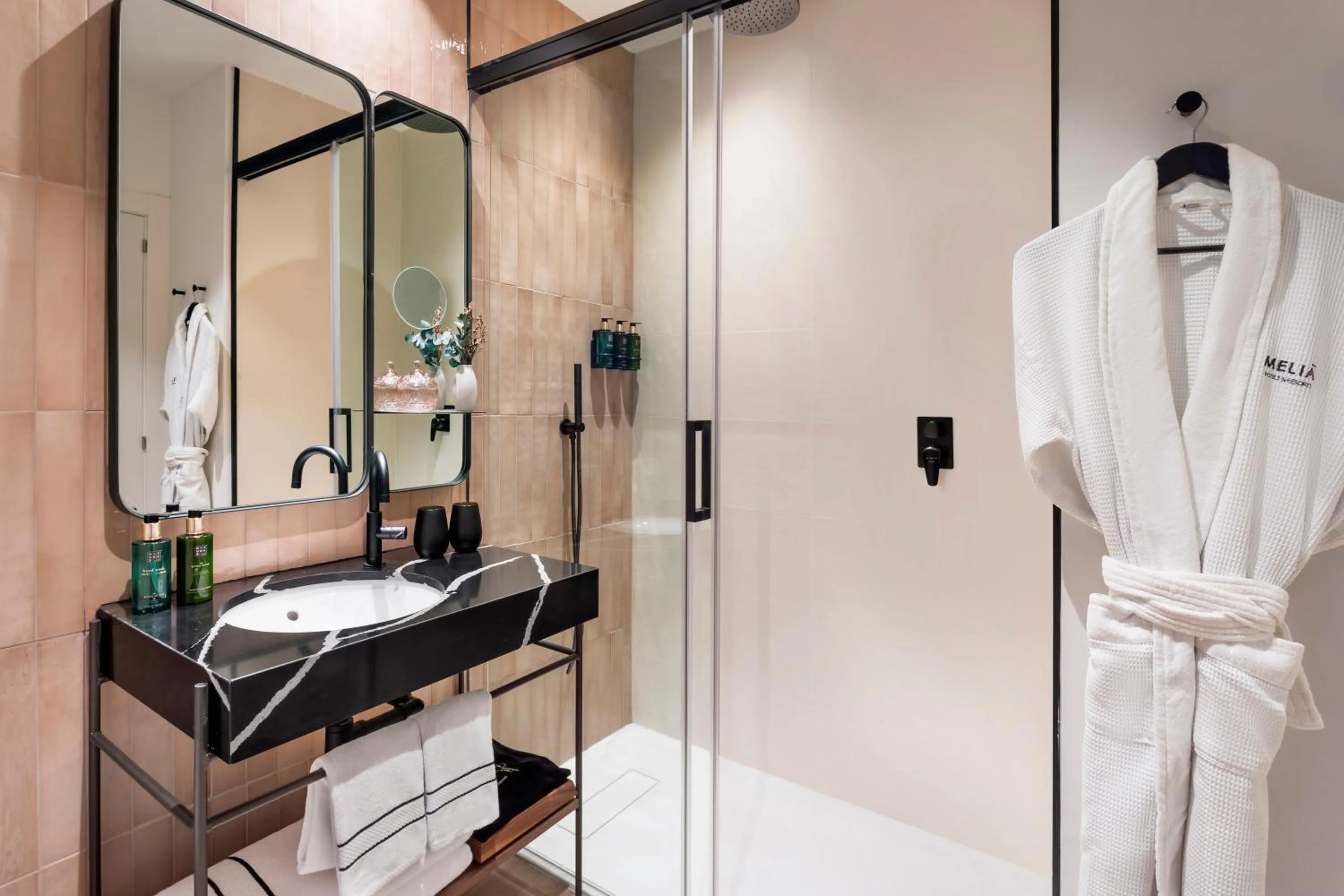 Shower in Meliá Granada