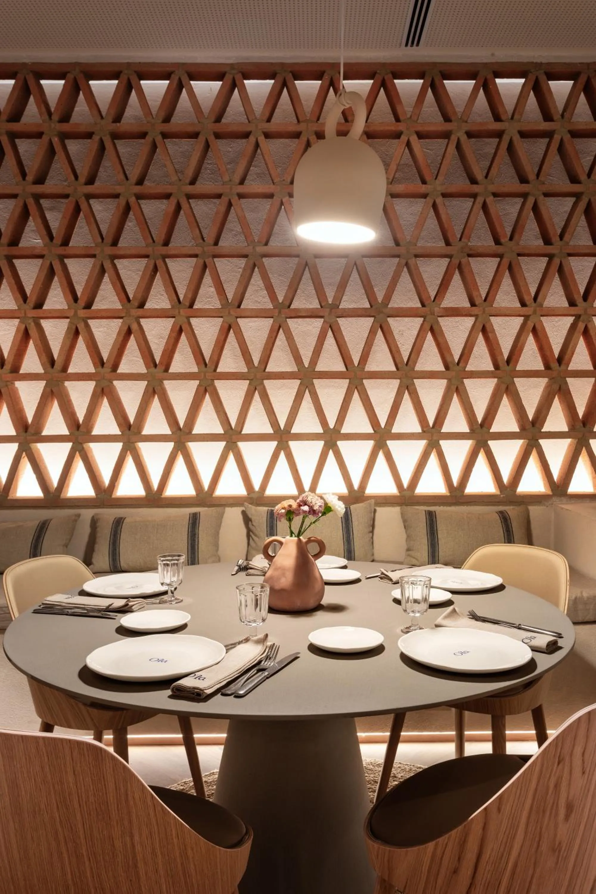 Restaurant/places to eat in Meliá Granada