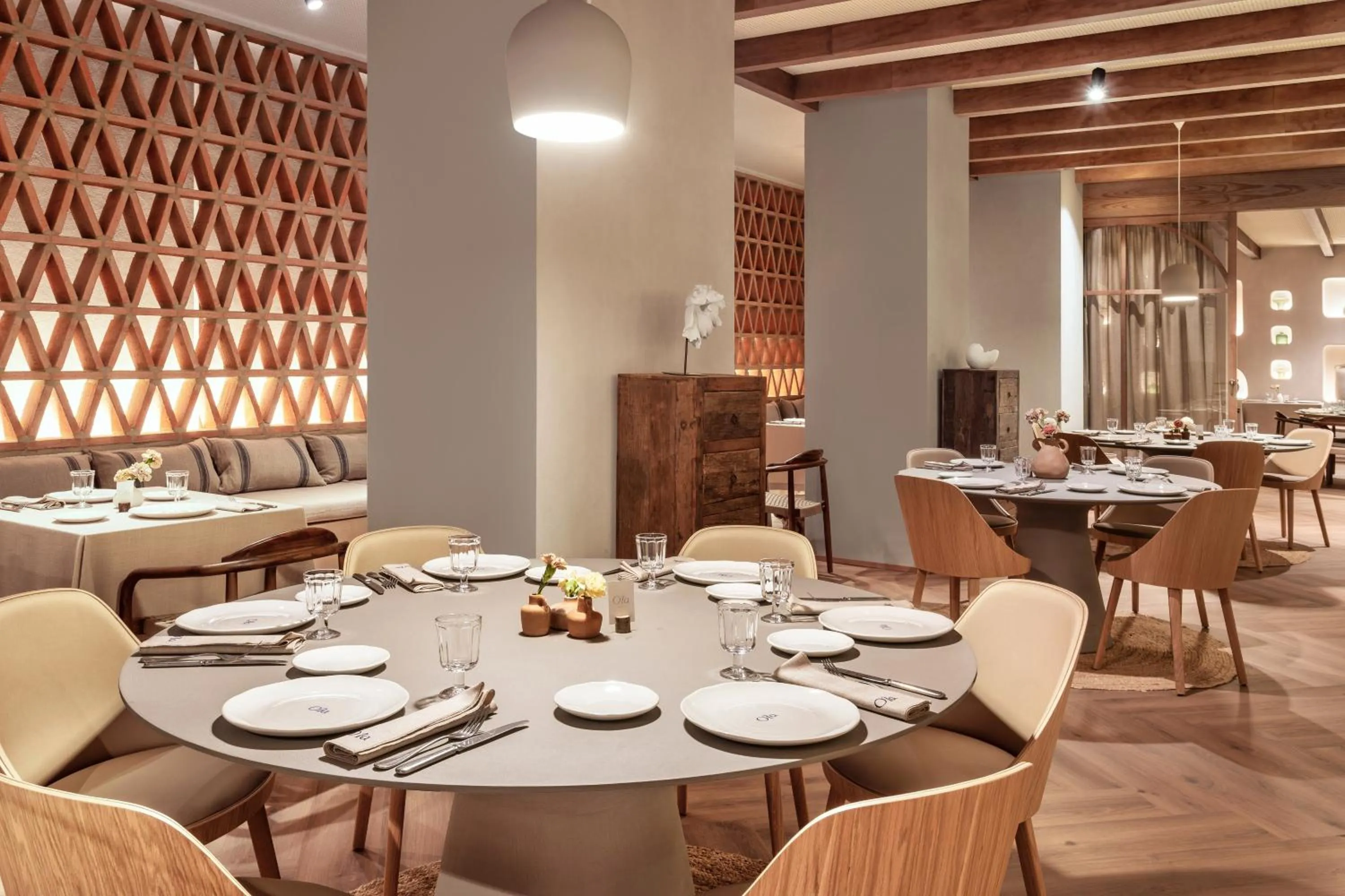 Restaurant/places to eat in Meliá Granada