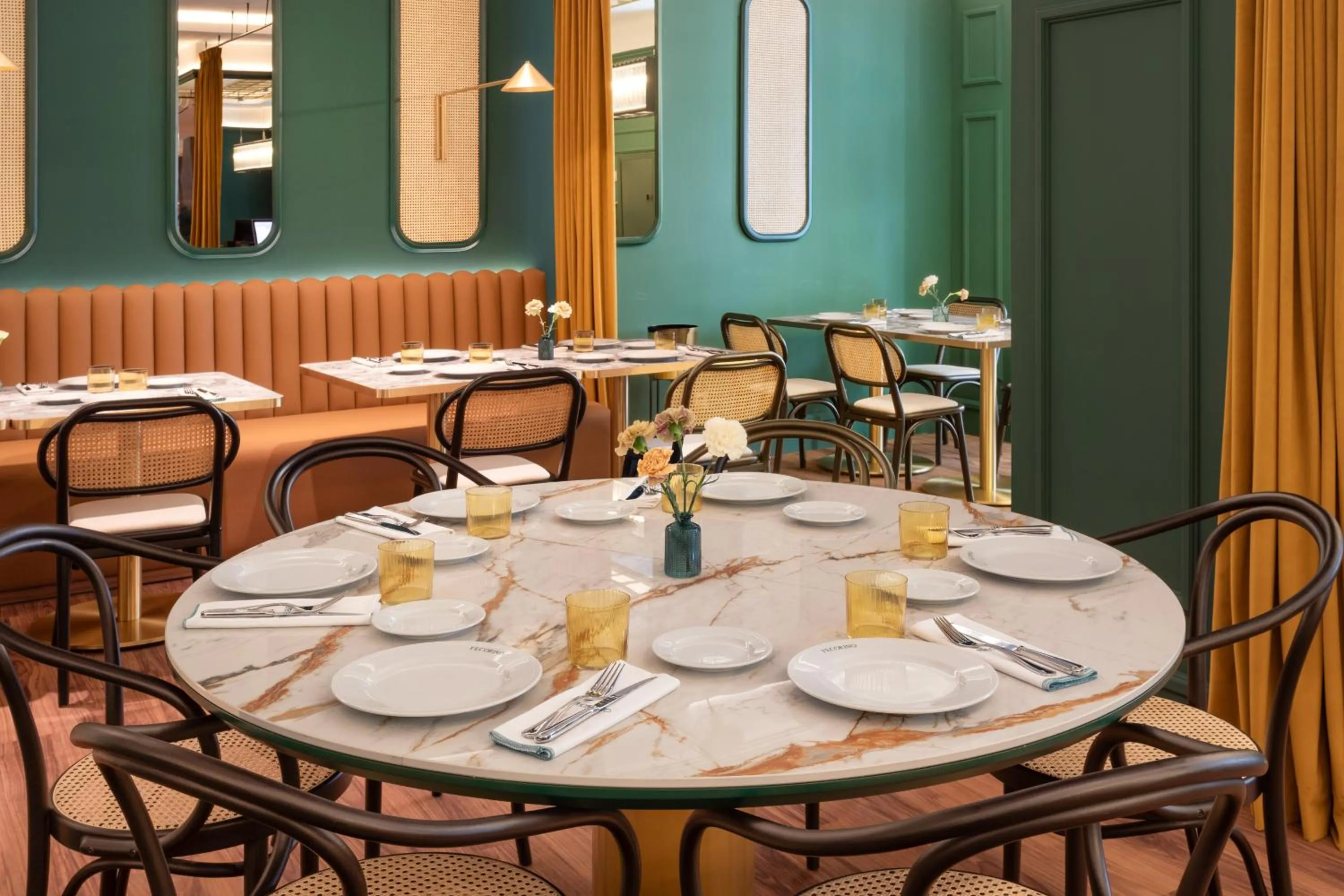 Restaurant/places to eat in Meliá Granada