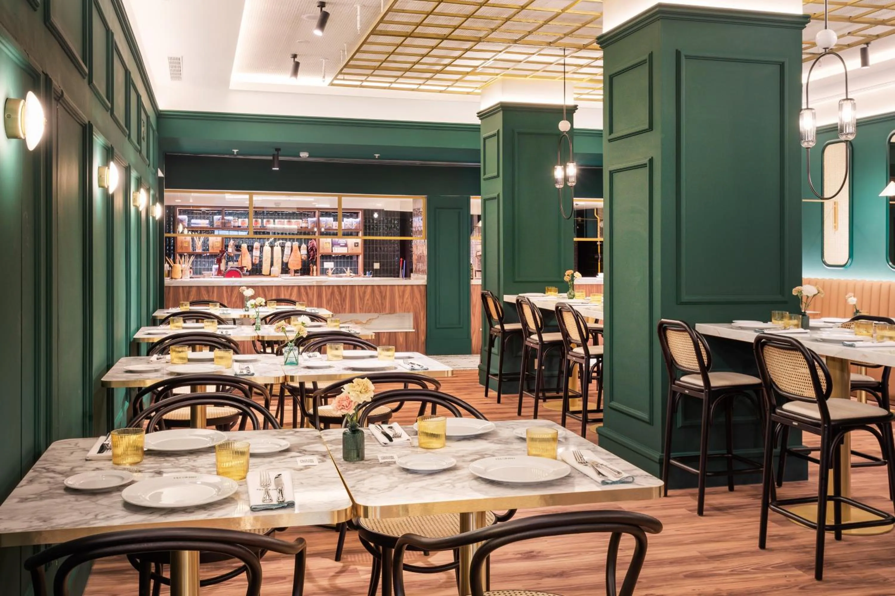 Restaurant/places to eat in Meliá Granada