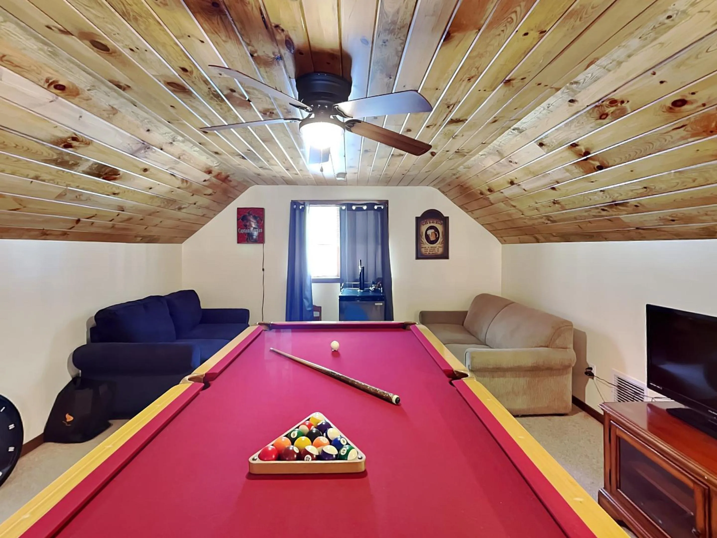 Billiard in Fawn View Cabin