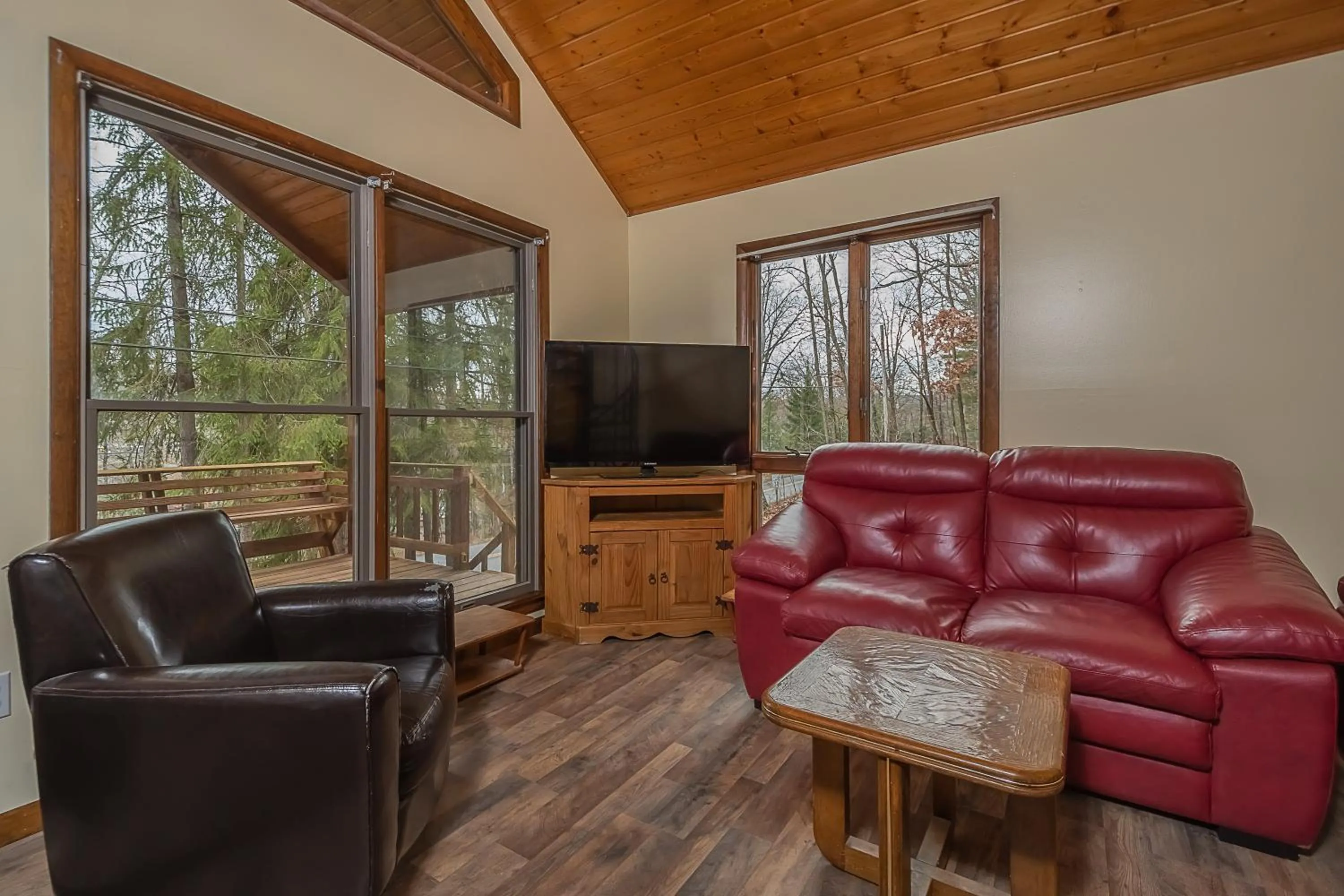 Property building in Fawn View Cabin