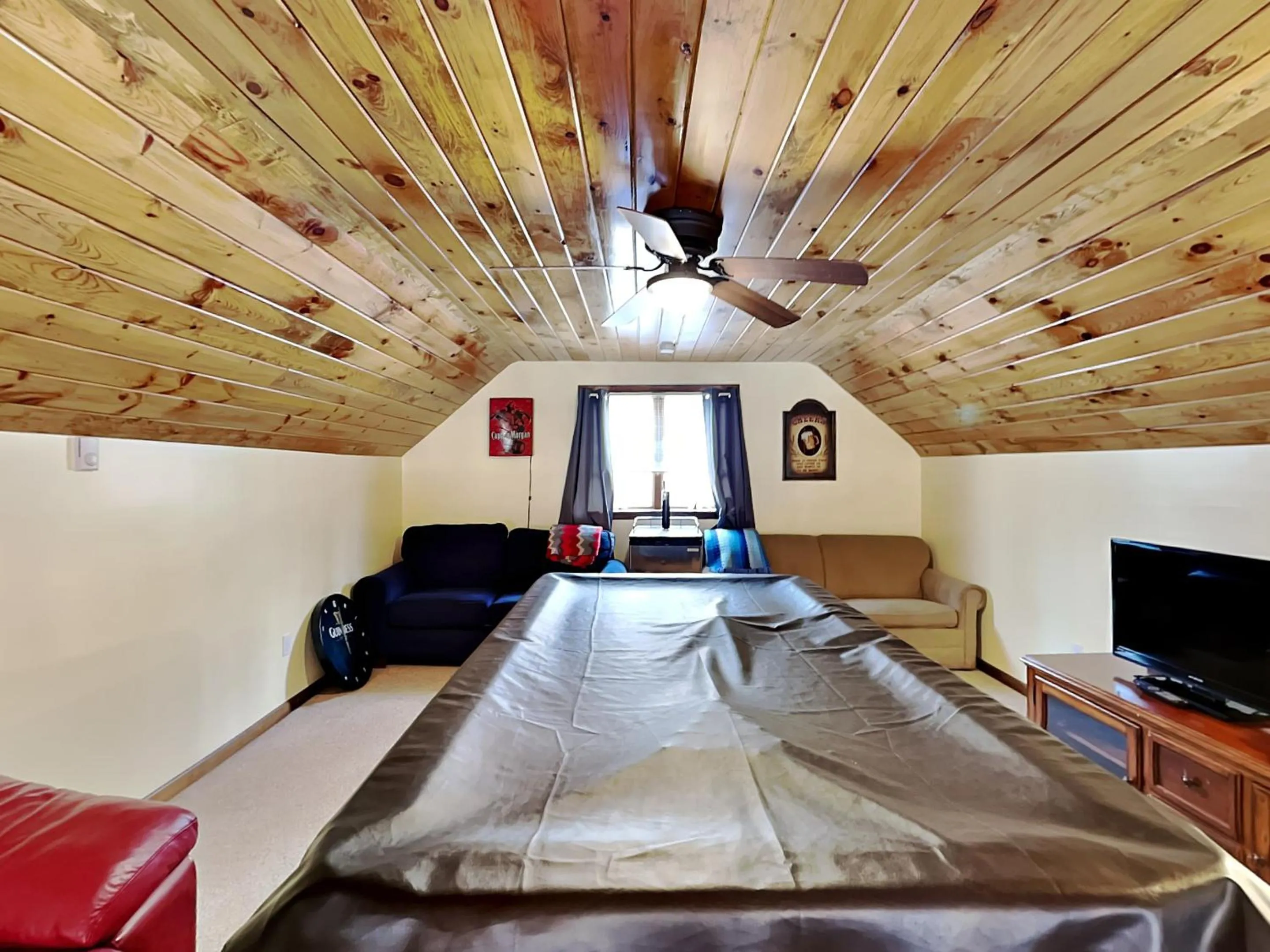 Bed in Fawn View Cabin