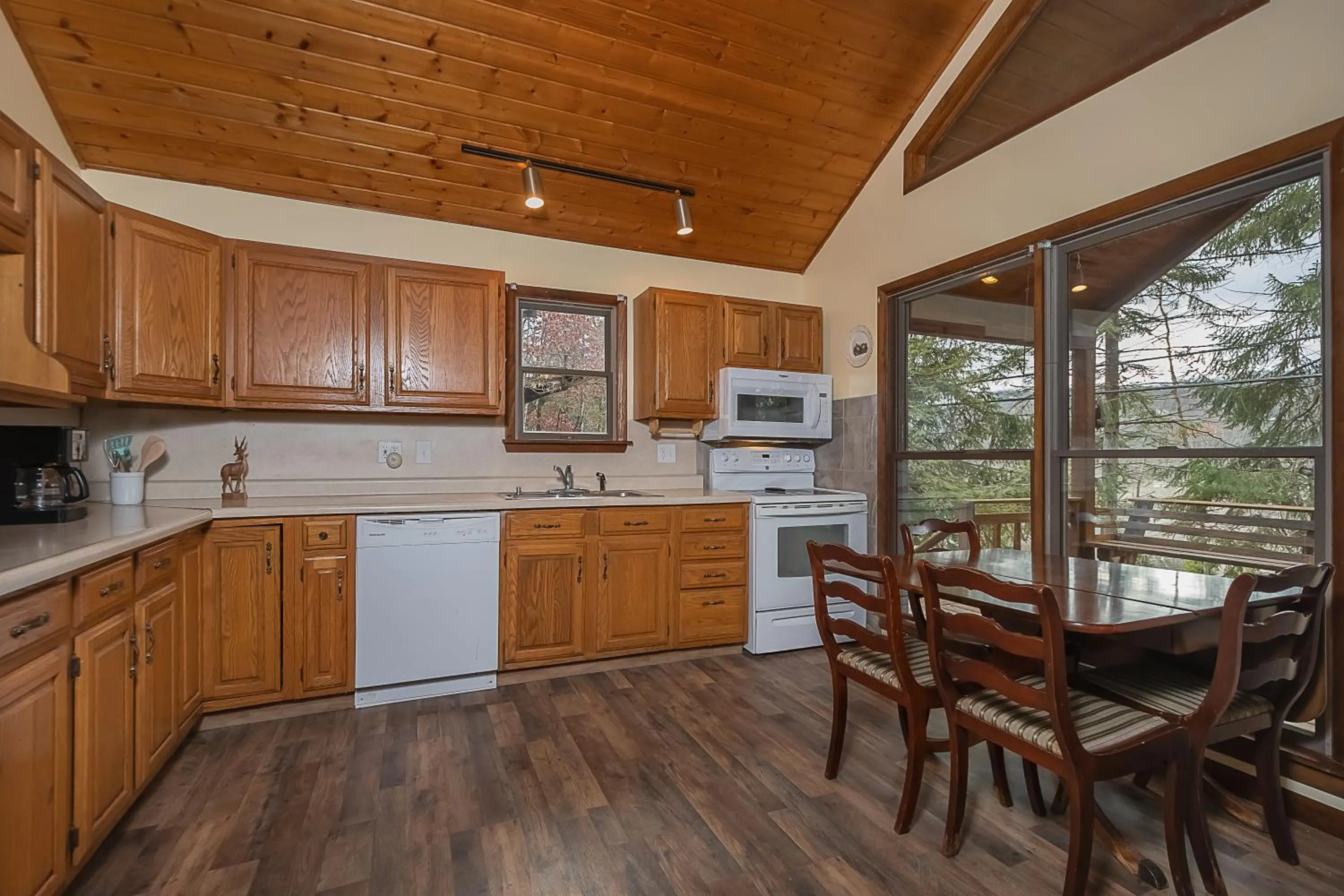 Property building in Fawn View Cabin