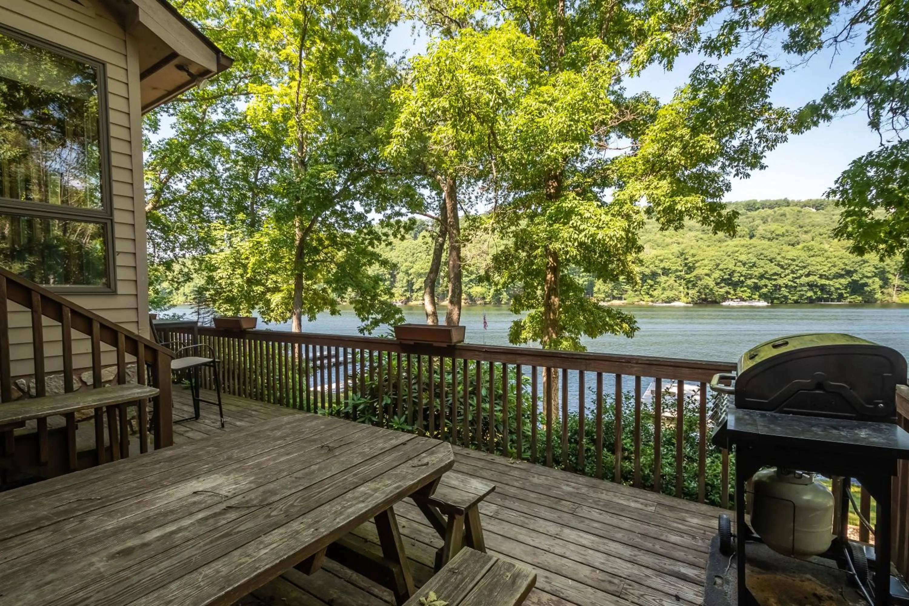 Property building in Gone Fish Inn