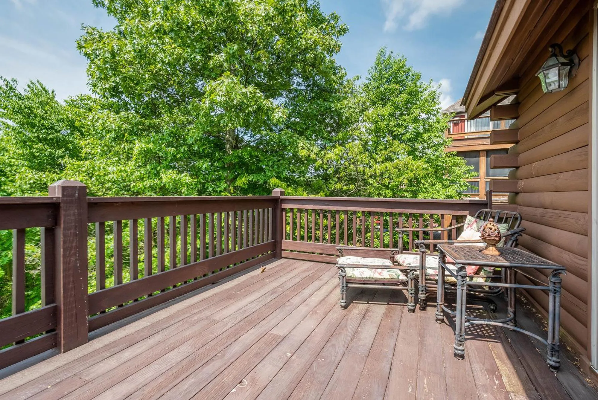 Property building in Happyplace Hideaway