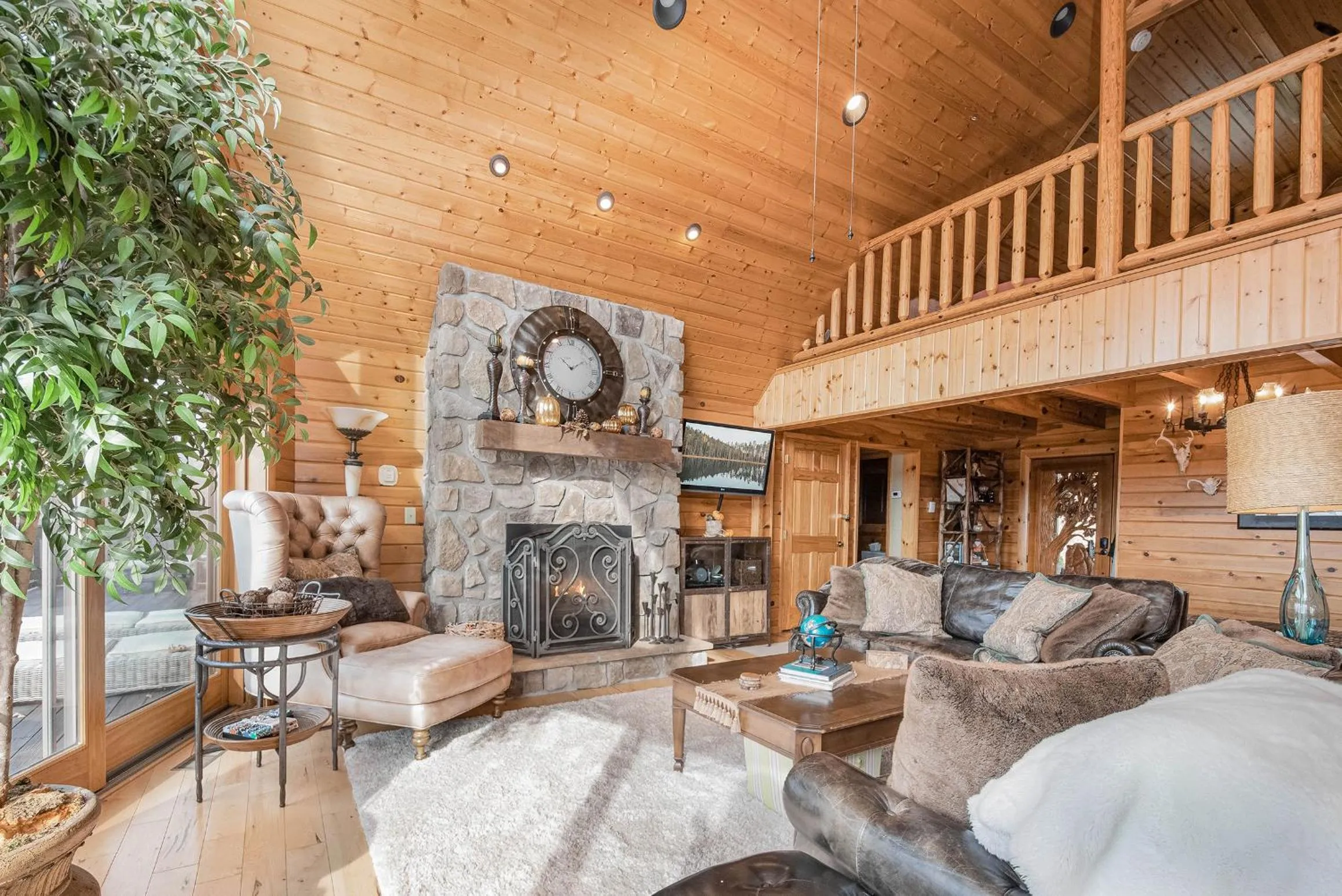 Property building in Happyplace Hideaway