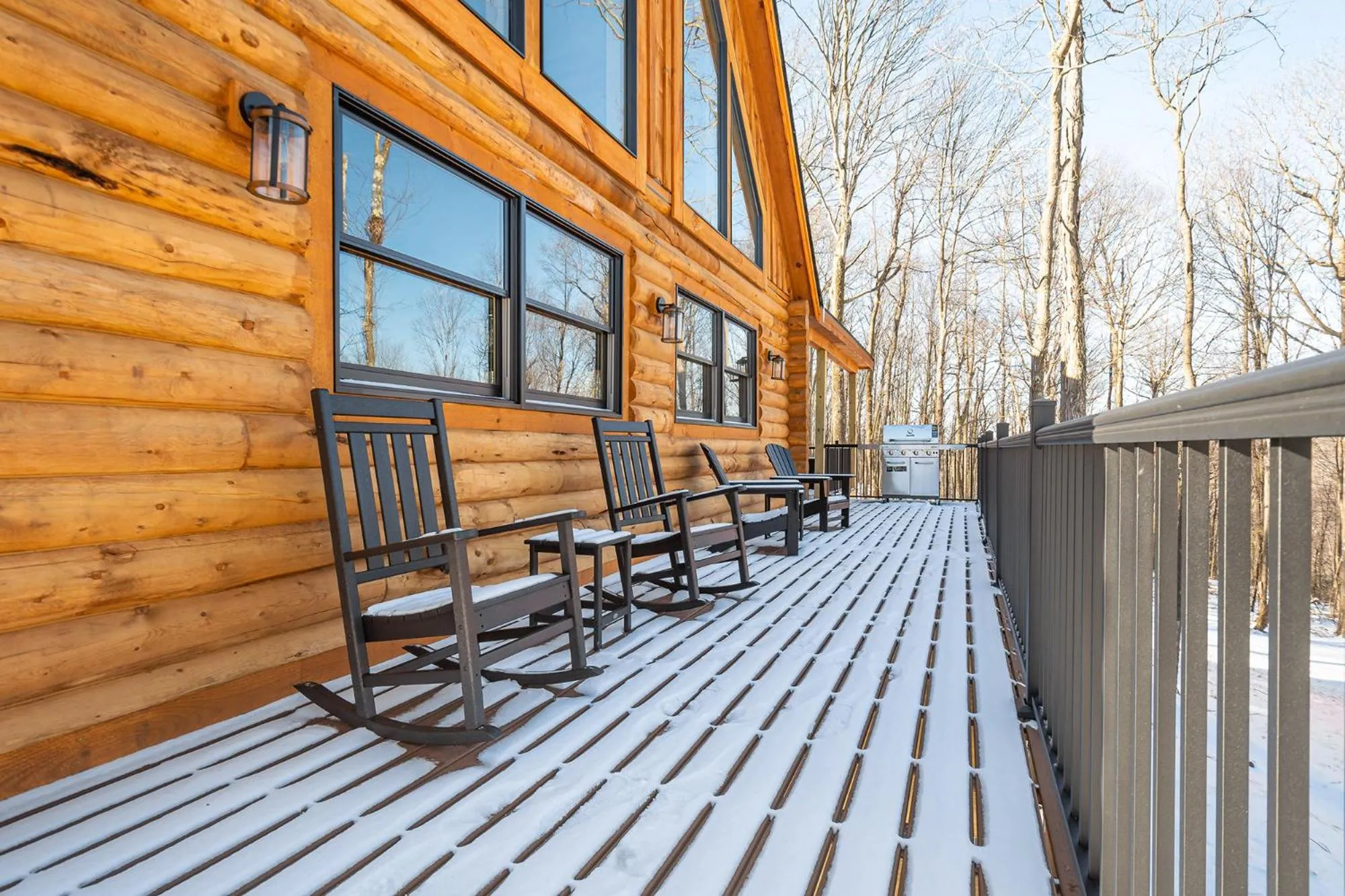 Property building in Honey Bear Hideaway