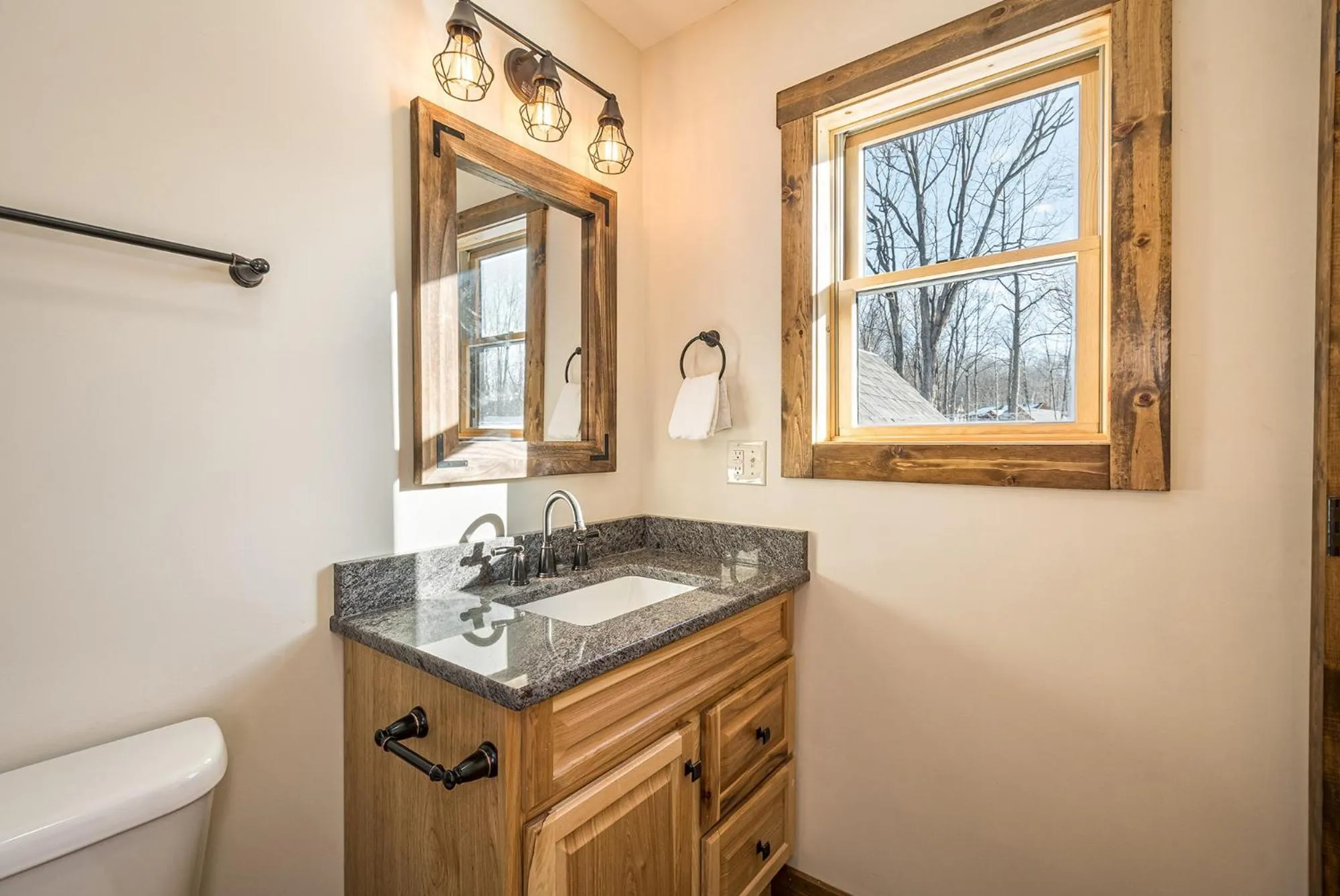 Property building in Honey Bear Hideaway