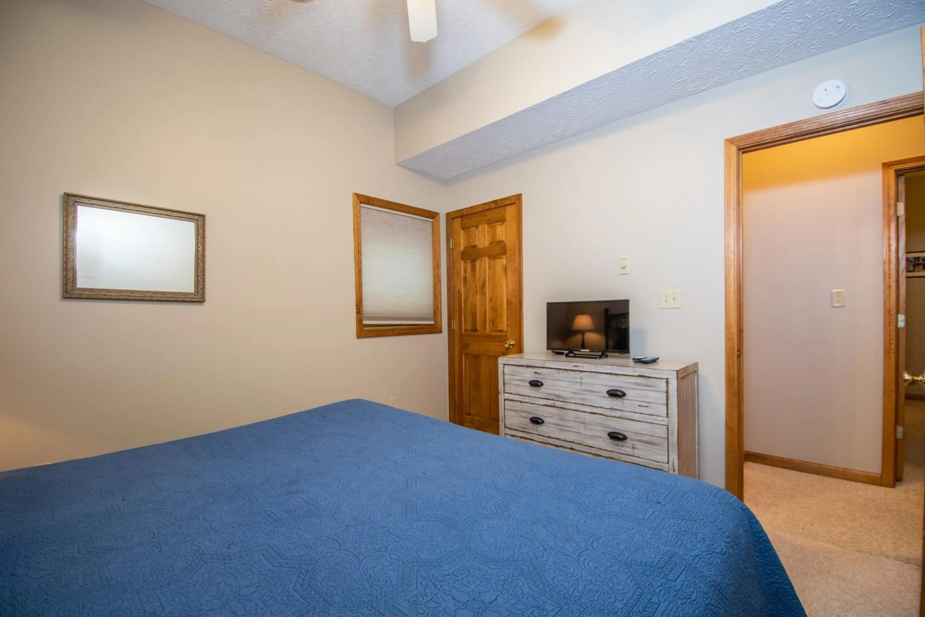 Bed in Lake Dreaming