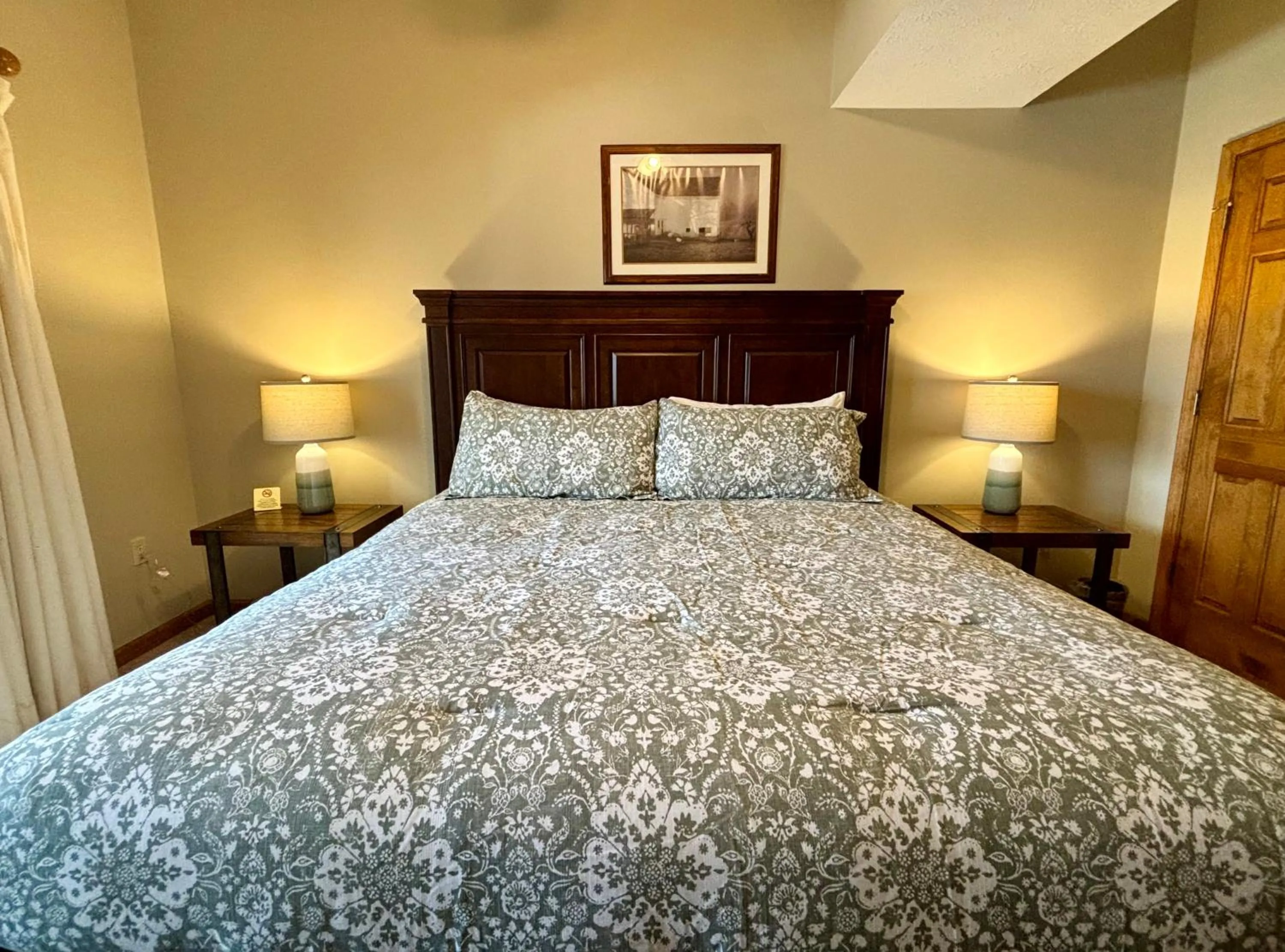 Bed in Lake Dreaming