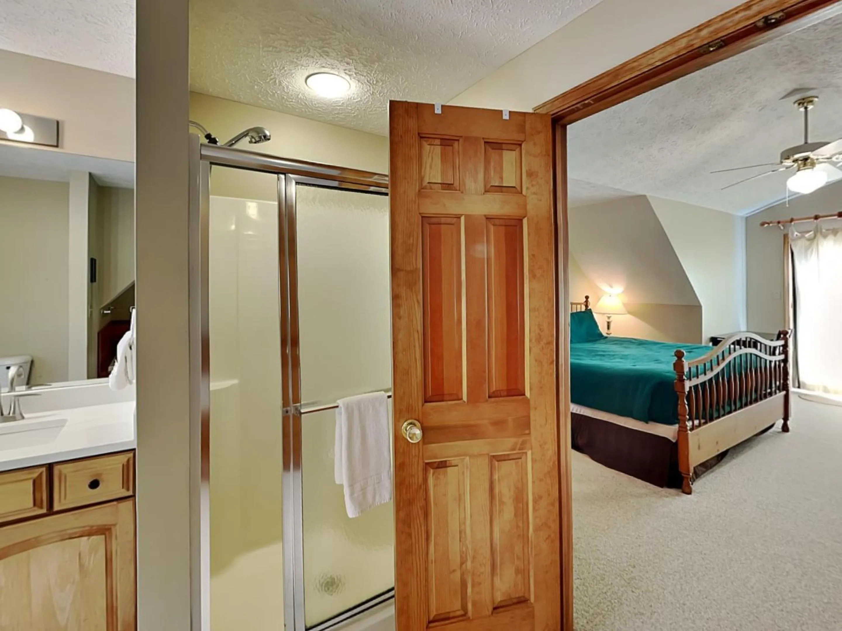 Bed in Lake Dreaming