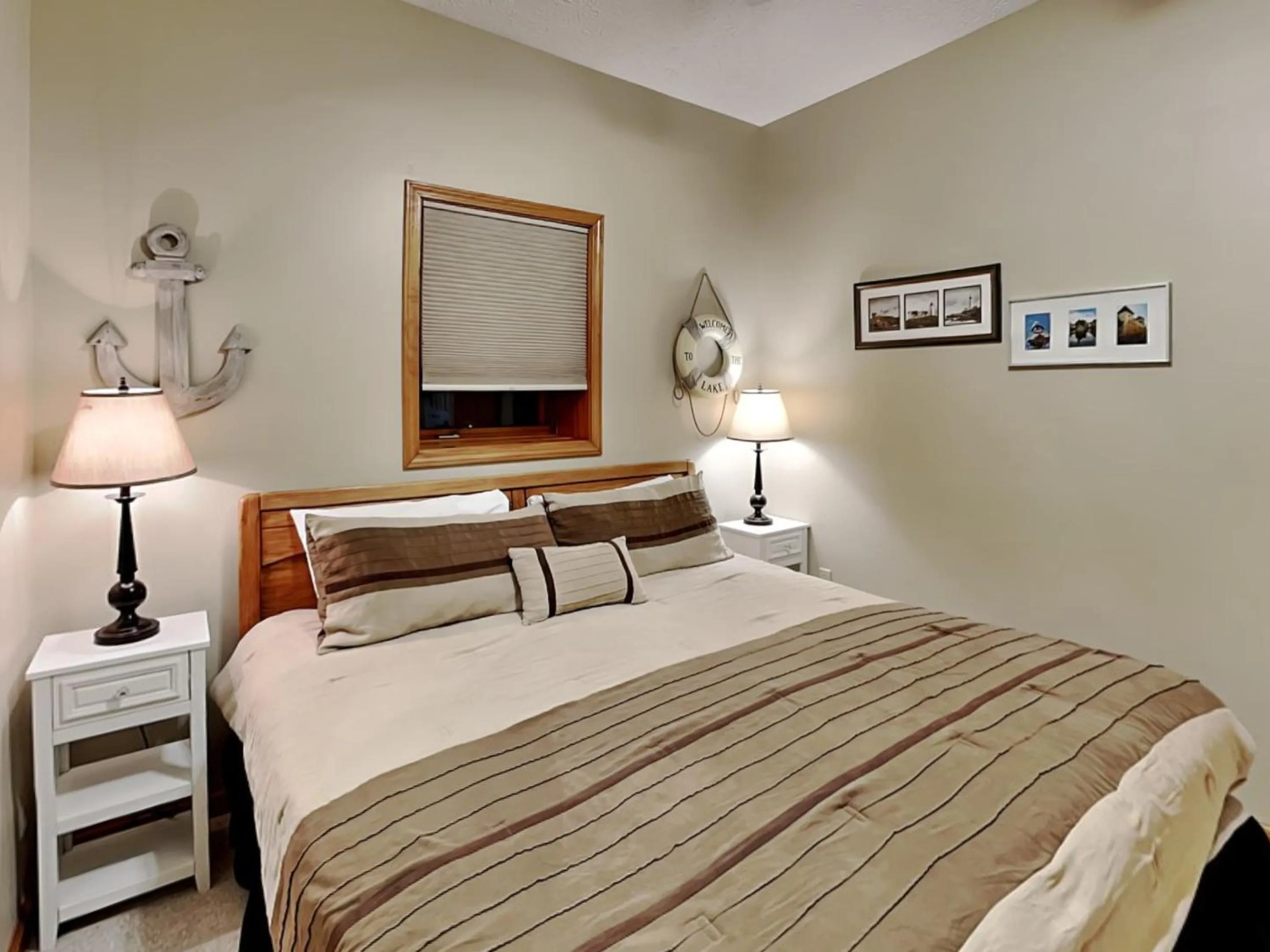 Bed in Lake Dreaming