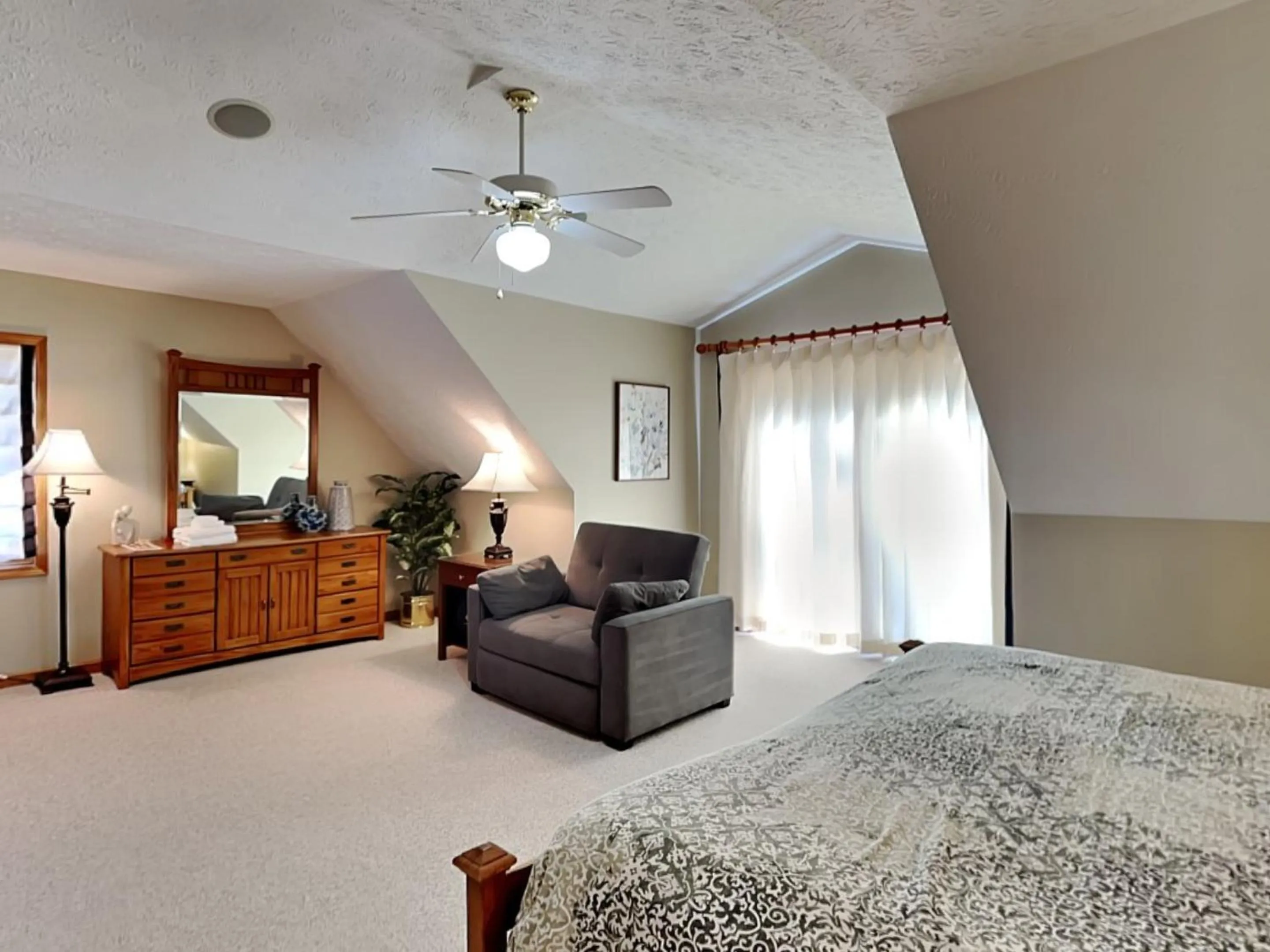 Bed in Lake Dreaming