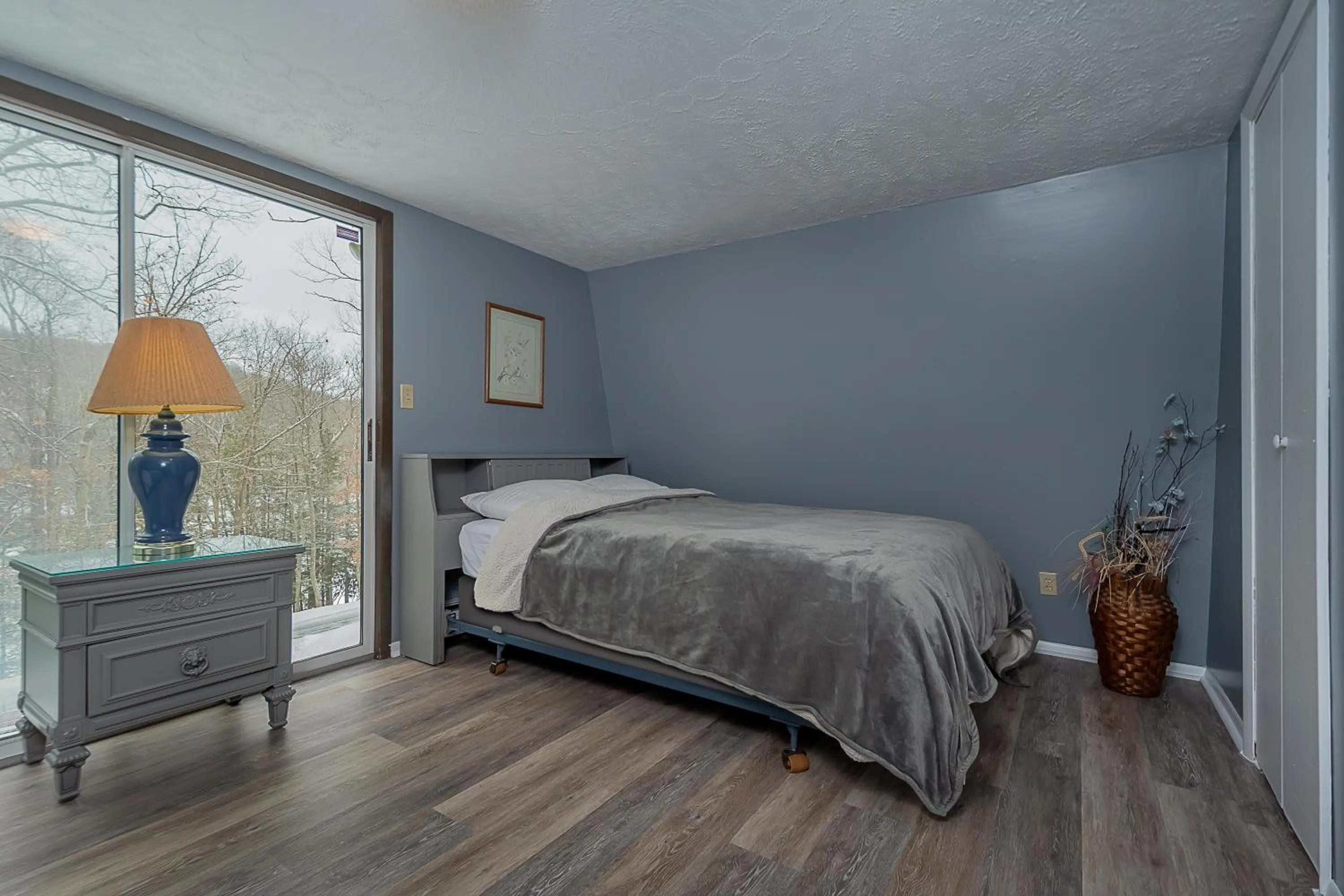 Property building, Bed in Lake Life HQ