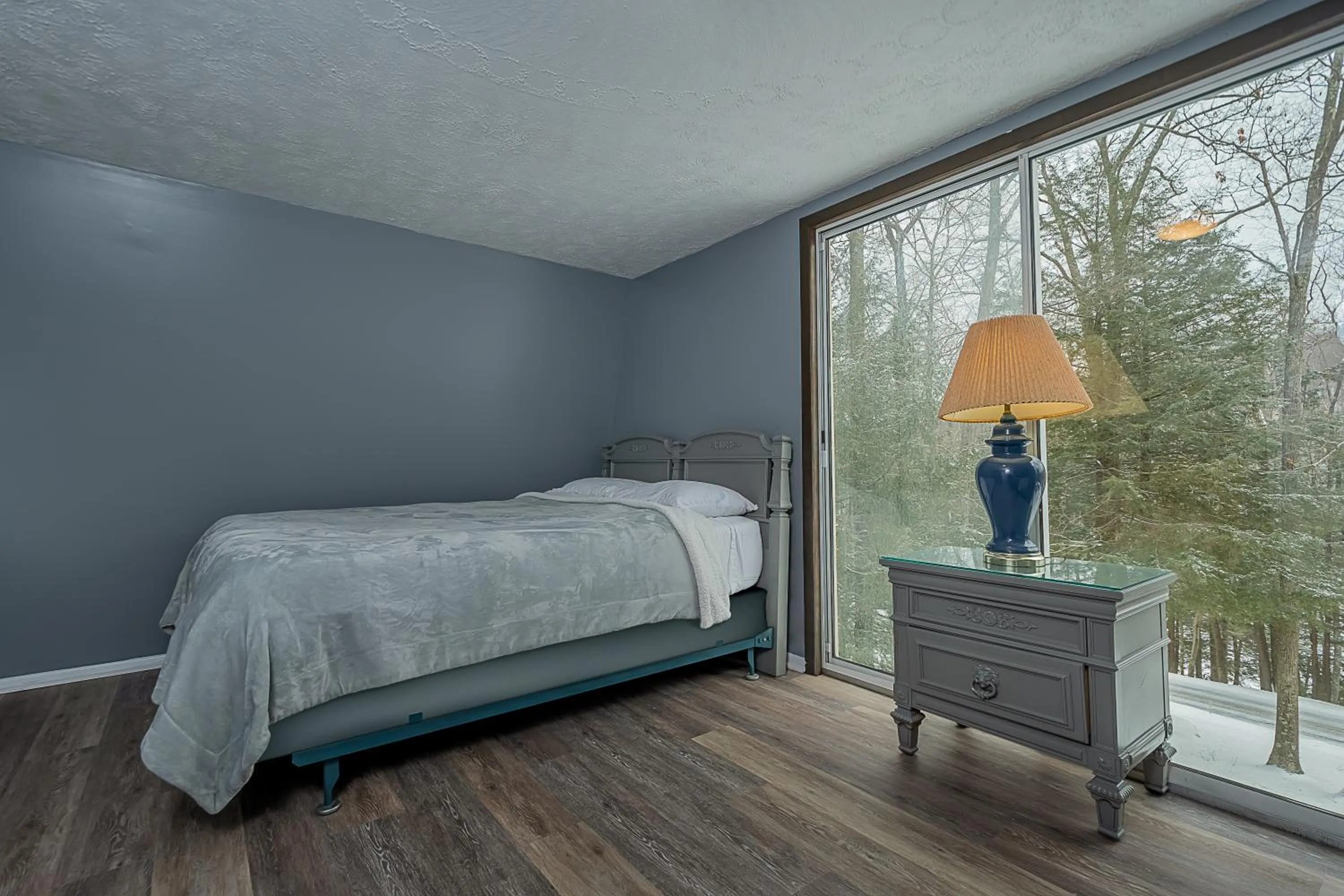 Property building, Bed in Lake Life HQ