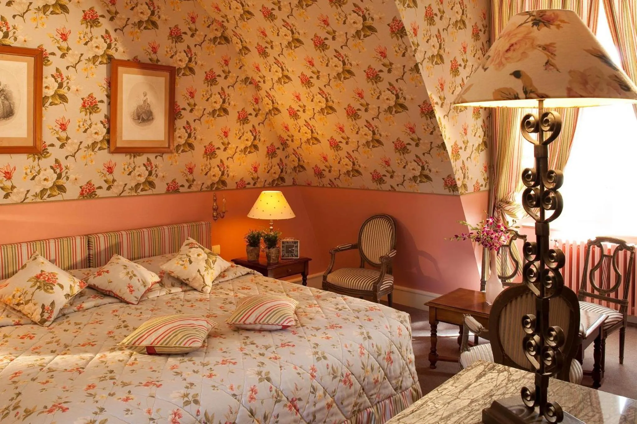 Bedroom, Bed in Château de Noizay - ChâteauZen