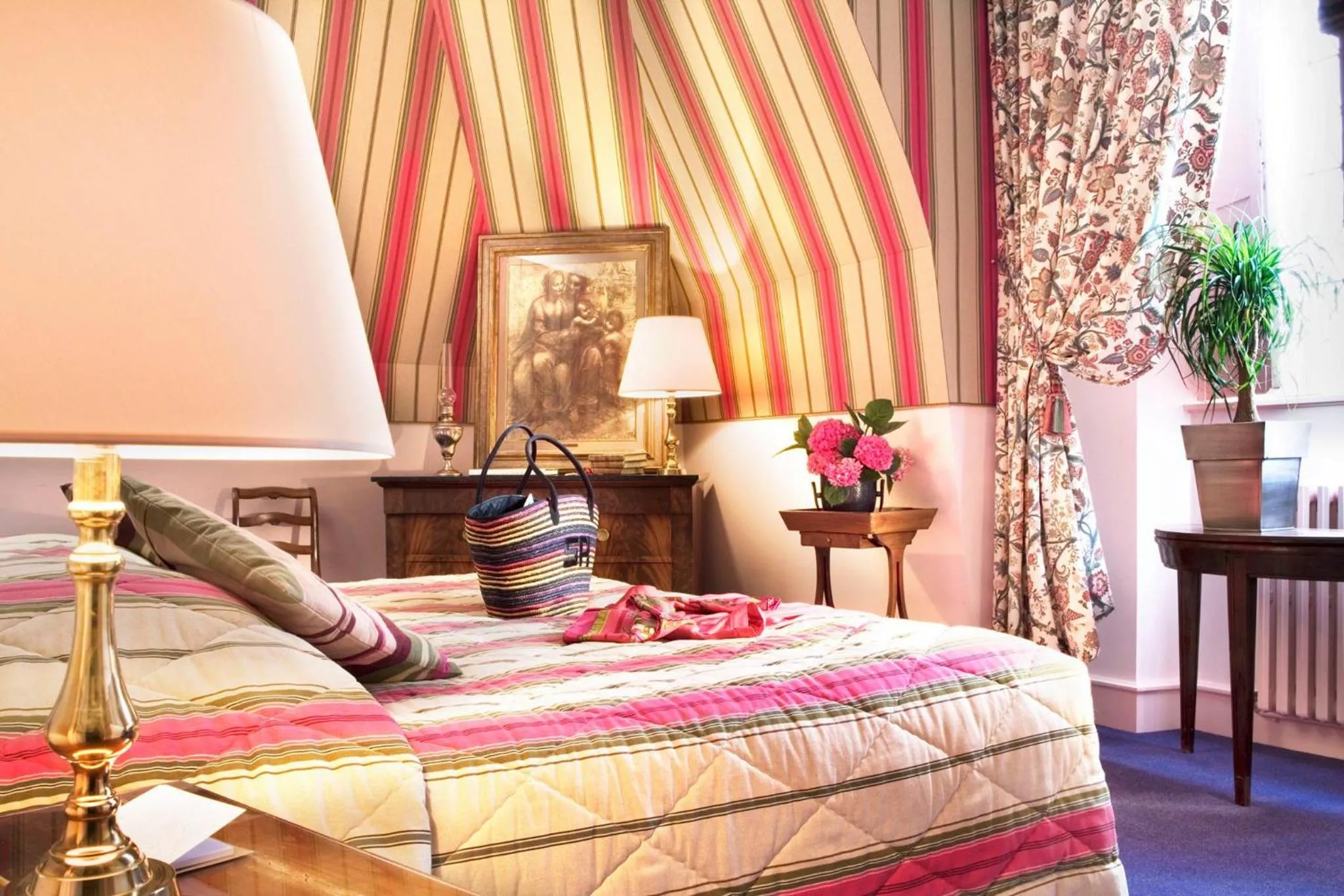 Bedroom, Bed in Château de Noizay - ChâteauZen