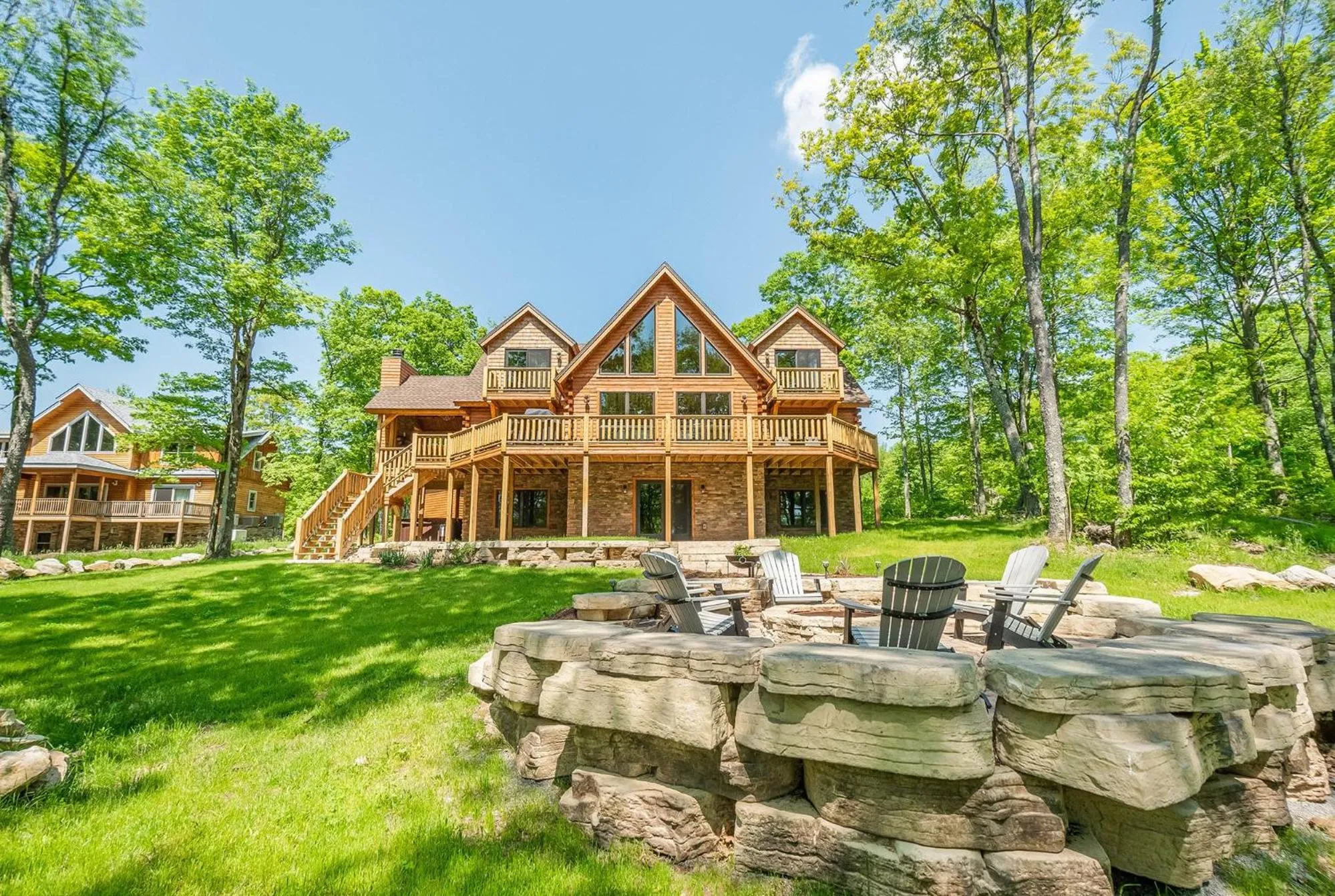 Property building in A Lil Slice of Heaven