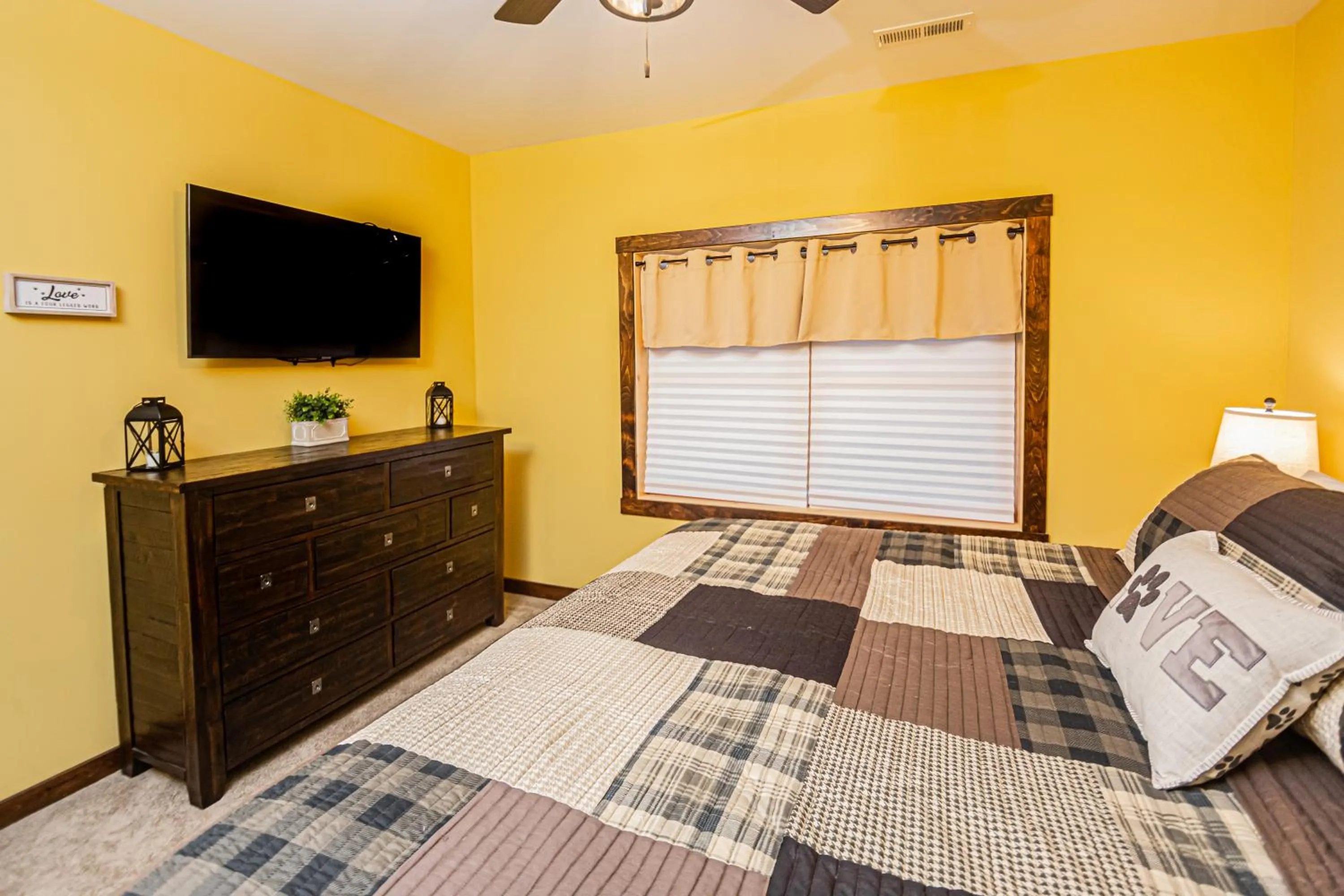 Property building, Bed in A Lil Slice of Heaven