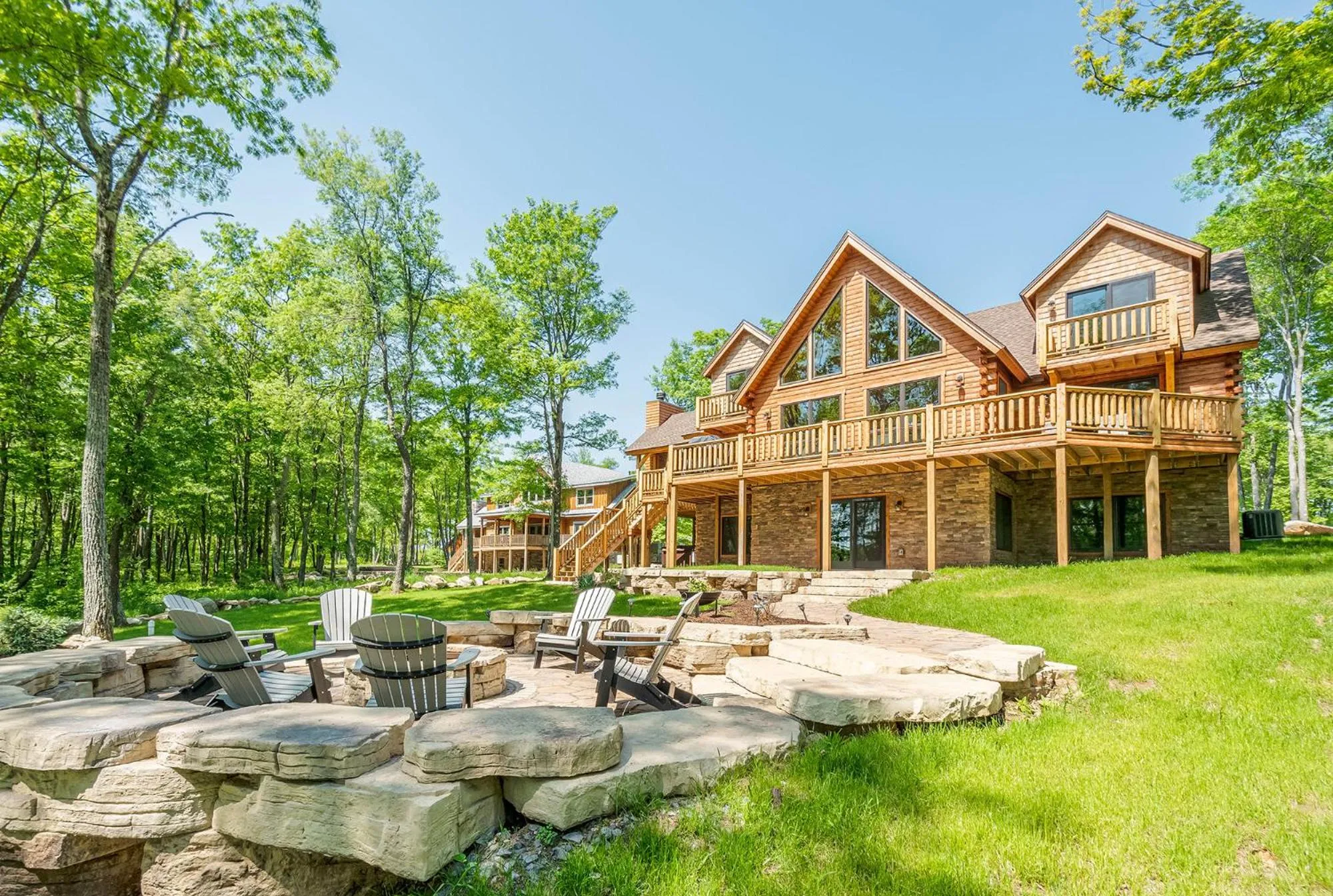 Property building in A Lil Slice of Heaven