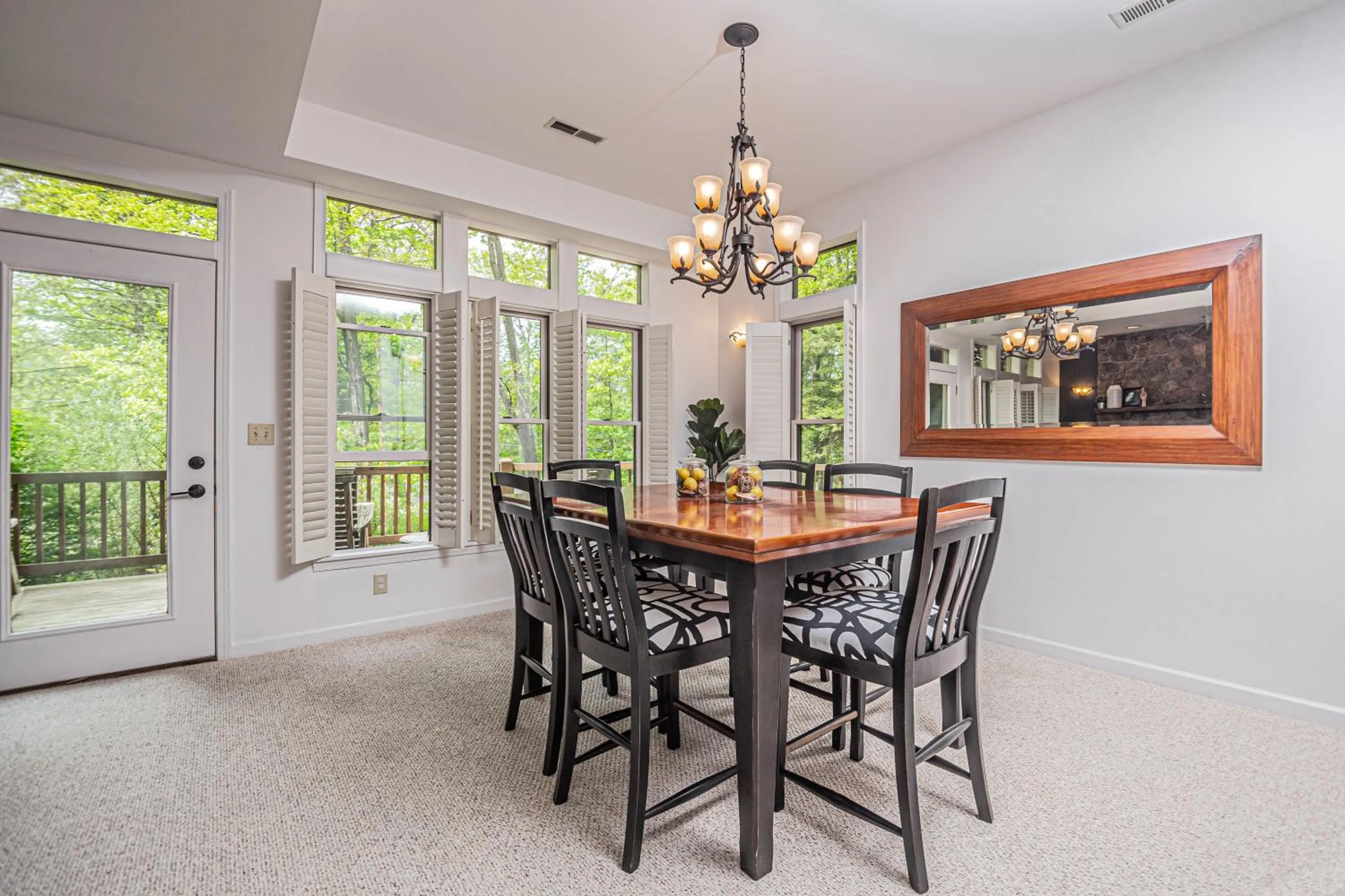 Property building in Cedars on the Rocks