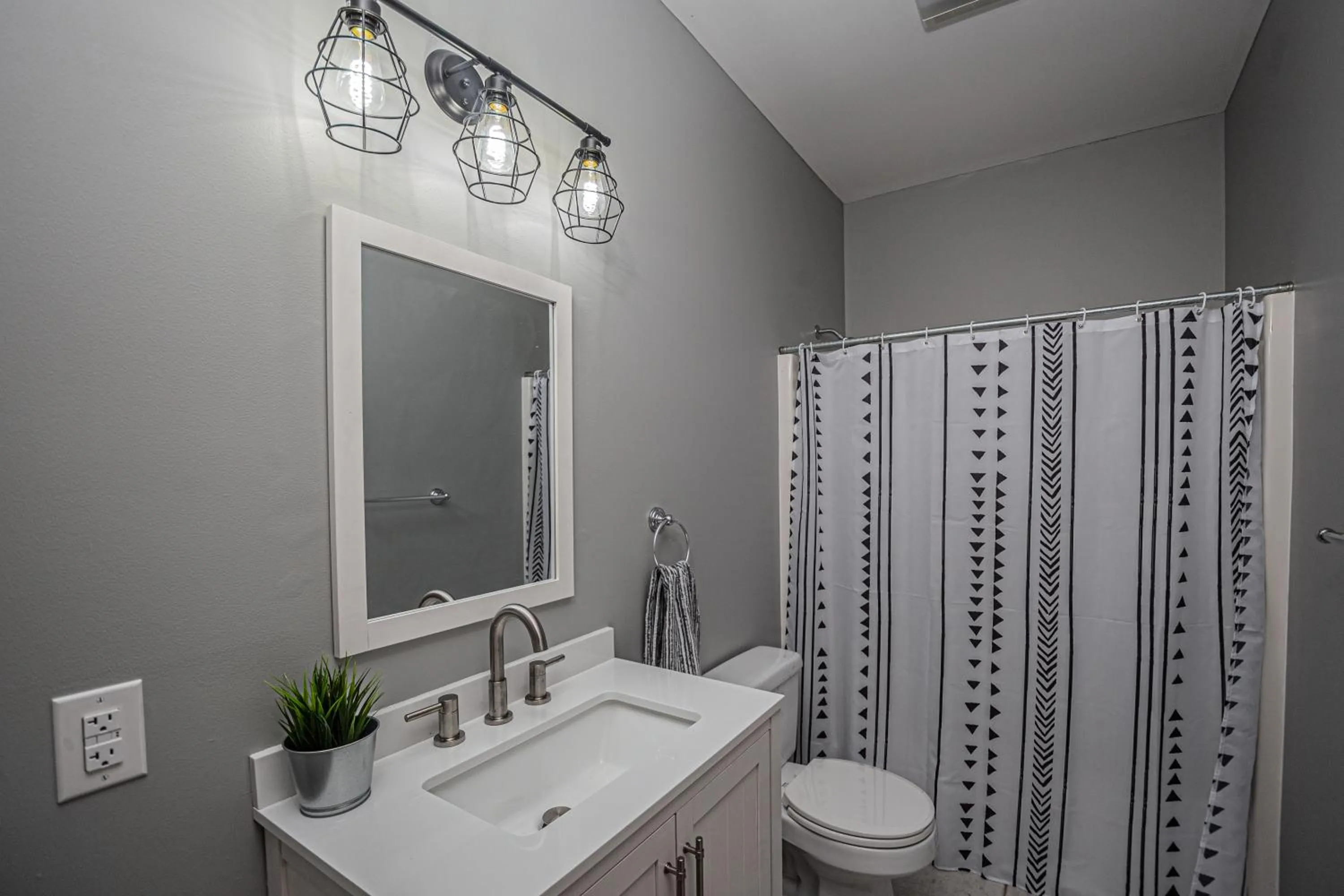 Property building in Cedars on the Rocks