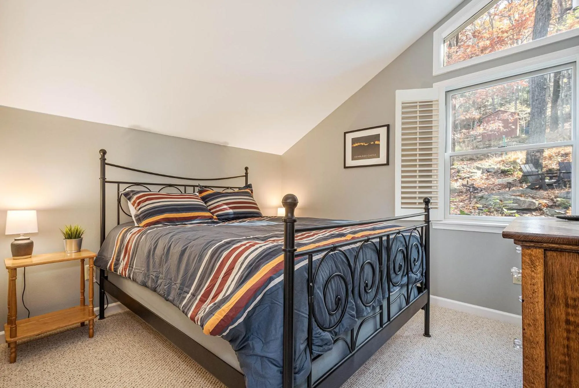 Property building, Bed in Cedars on the Rocks