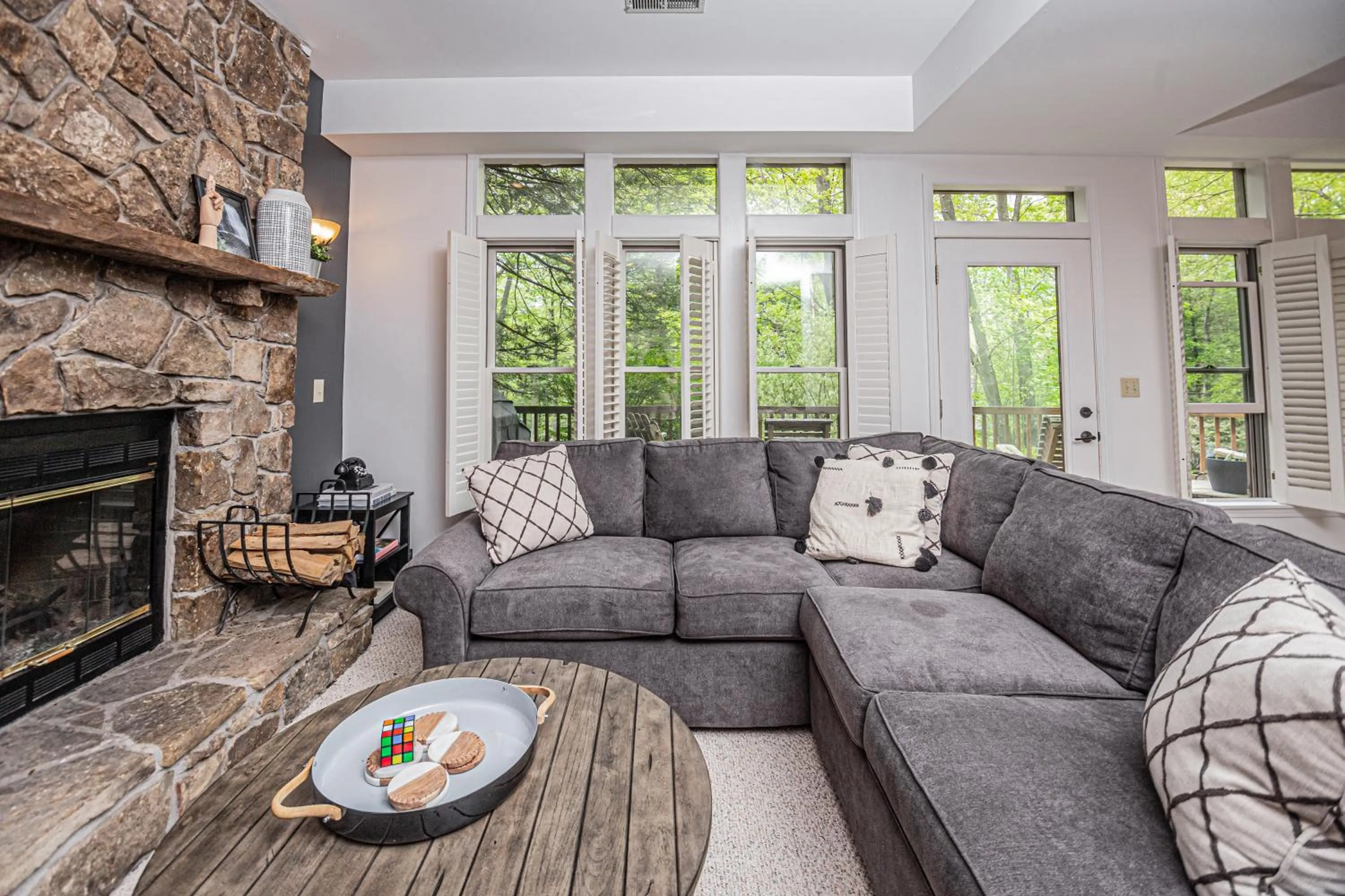 Property building in Cedars on the Rocks