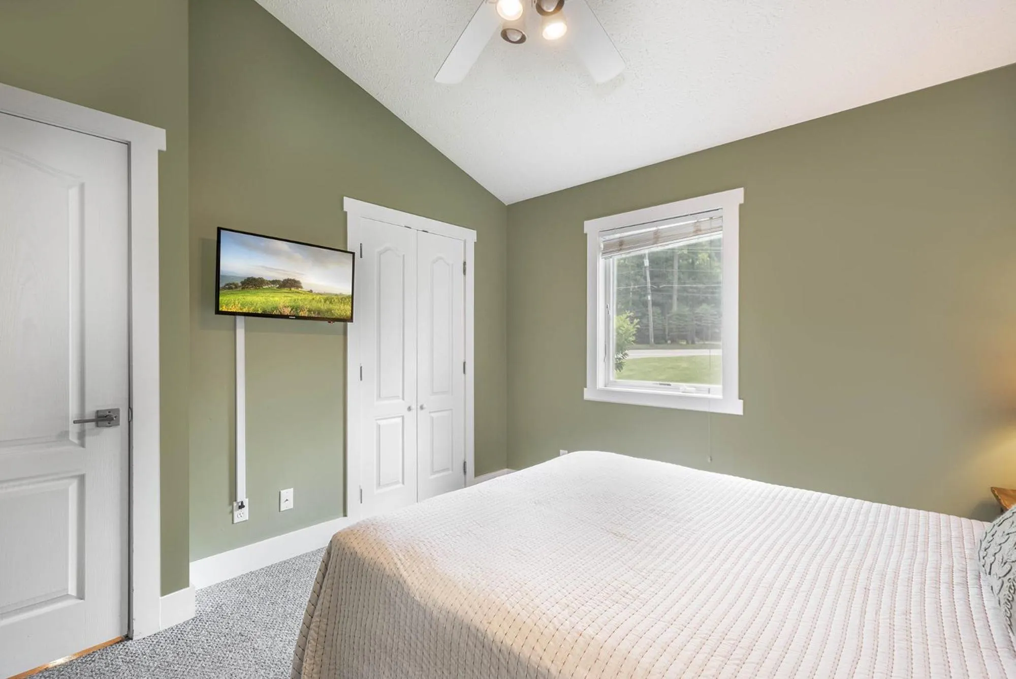 Property building, Bed in Crosswinds