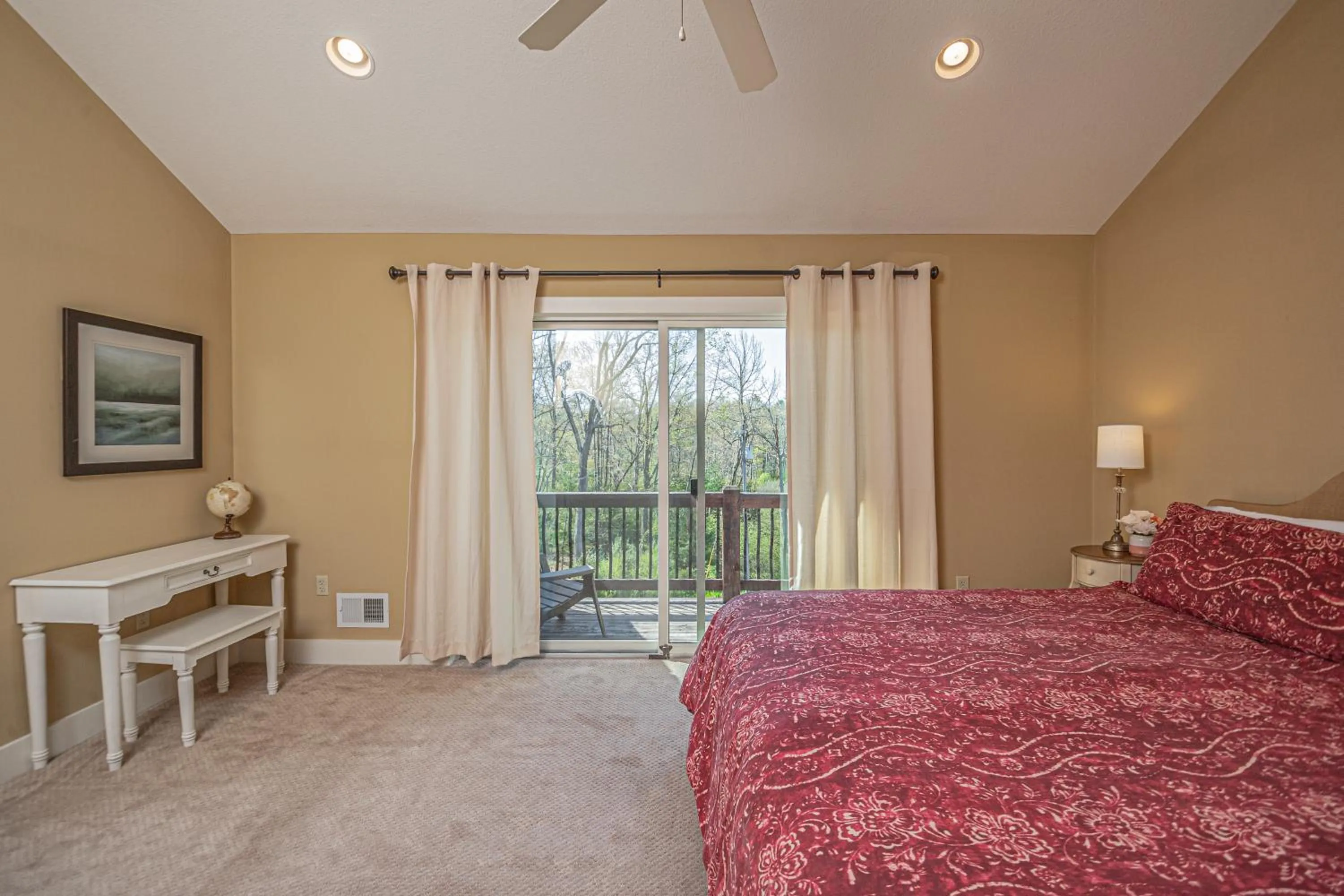 Property building, Bed in Live a Little