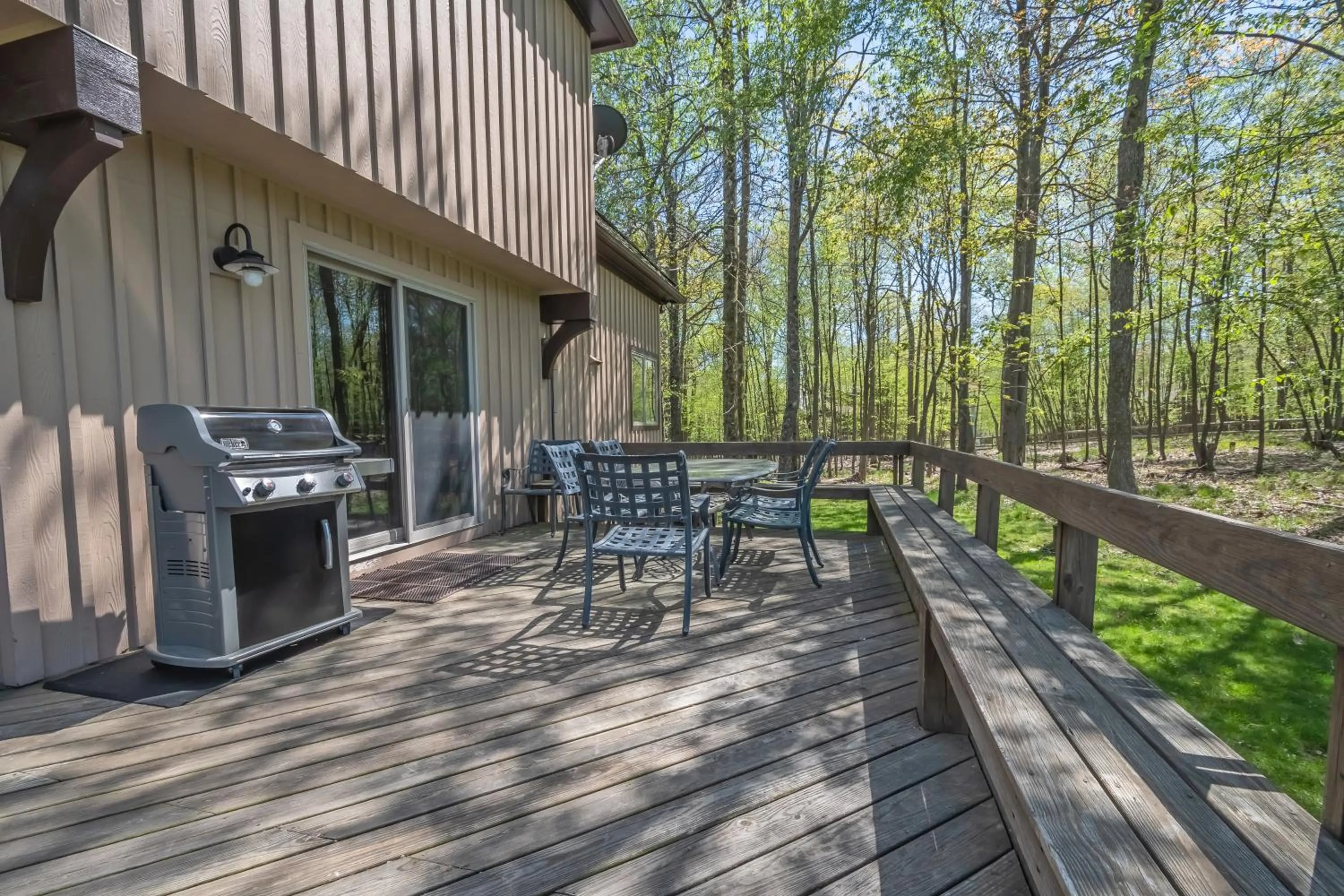 Property building in Main Street Retreat