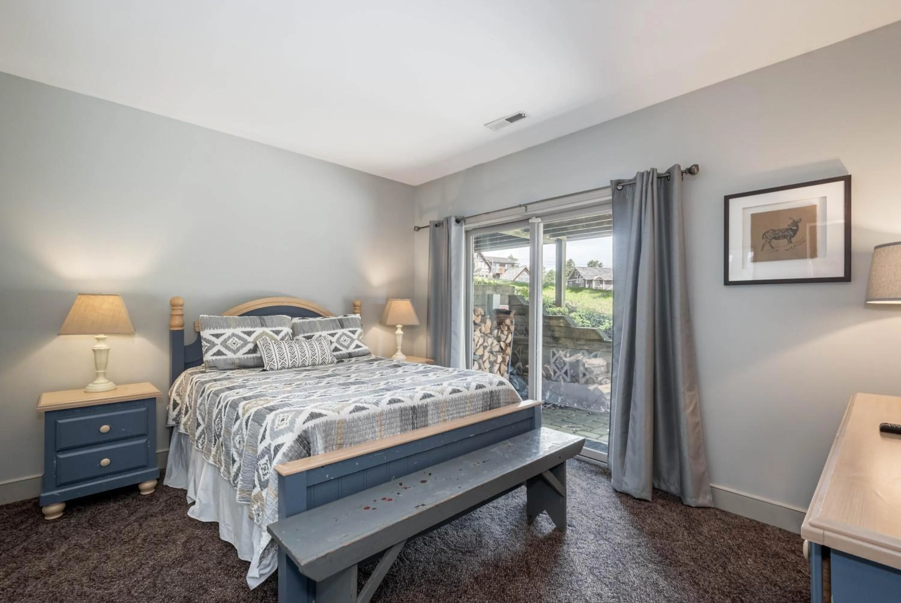 Property building, Bed in Main Street Retreat