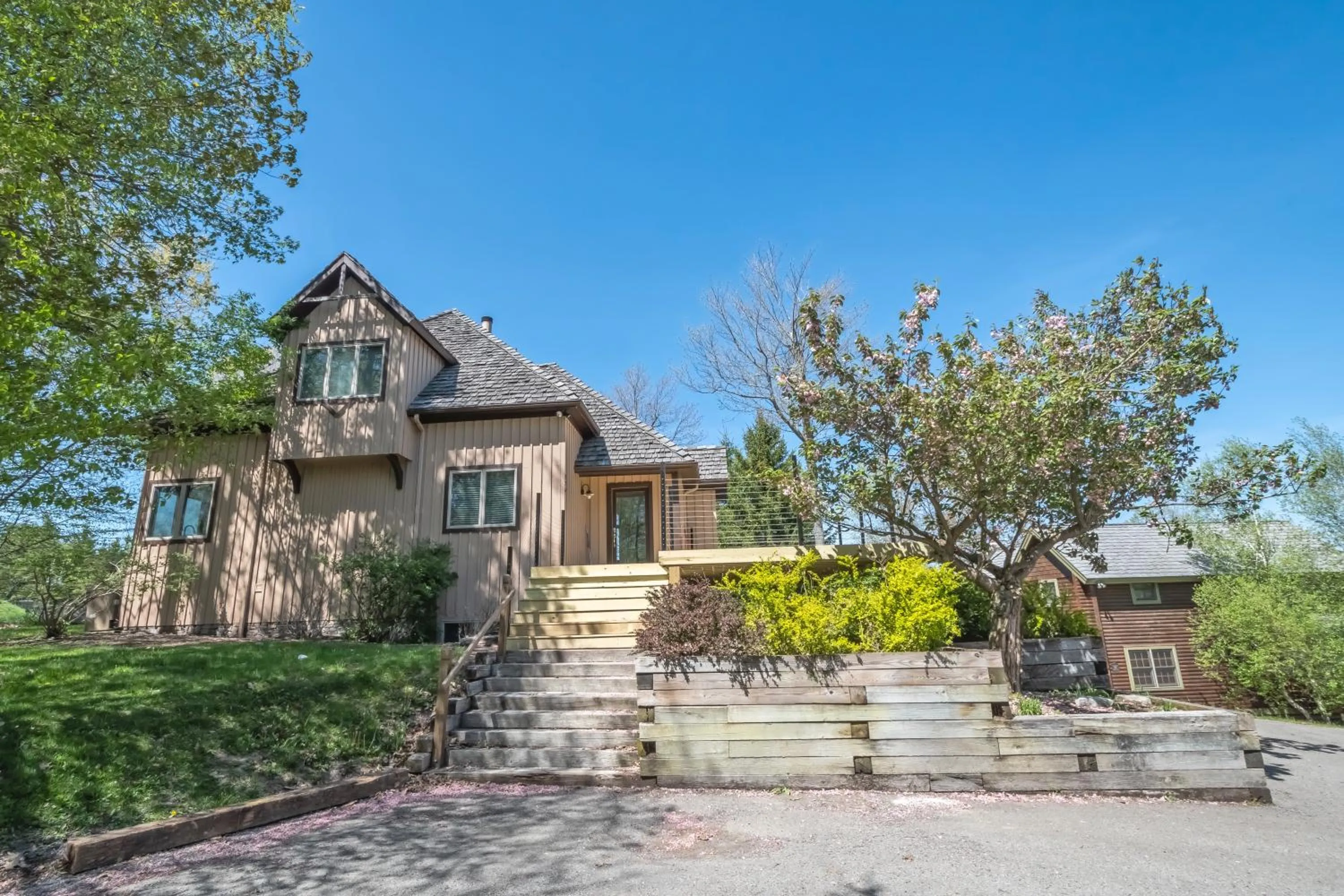 Property building in Main Street Retreat