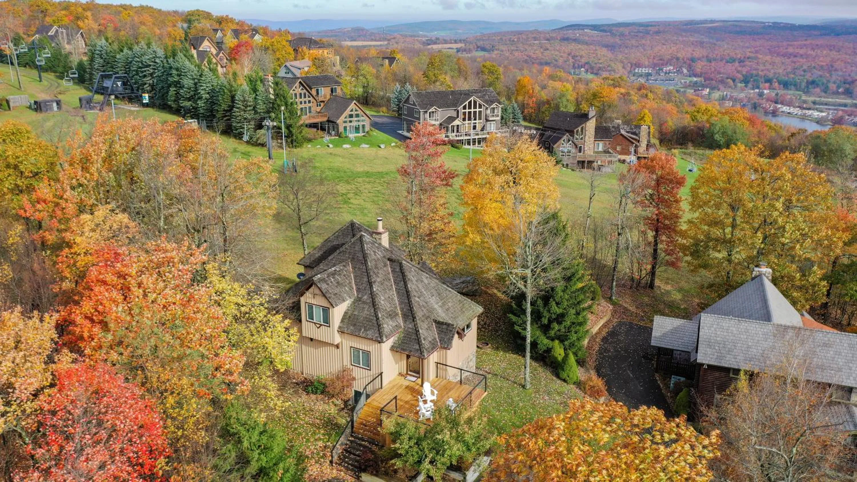 Property building in Main Street Retreat