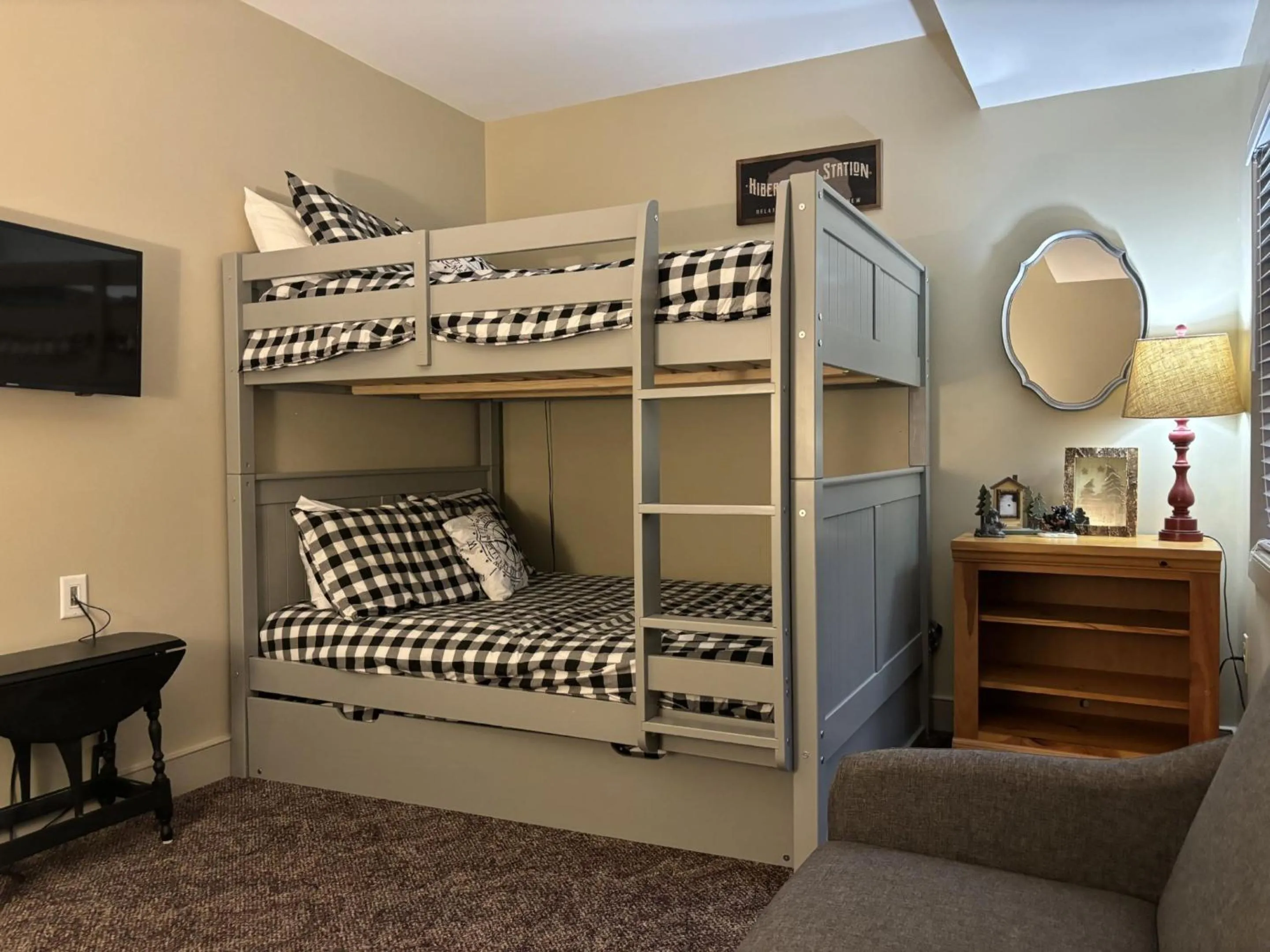 Property building, Bed in Main Street Retreat