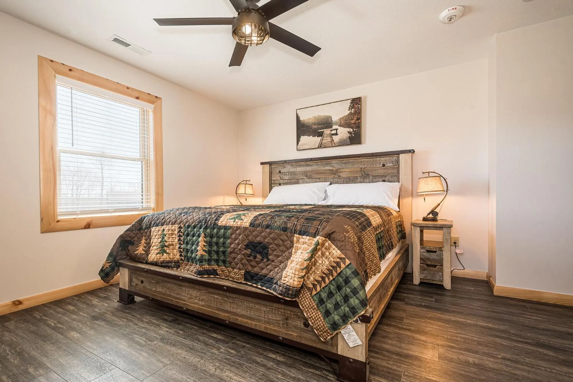 Bed in Mountain Crest Lodge