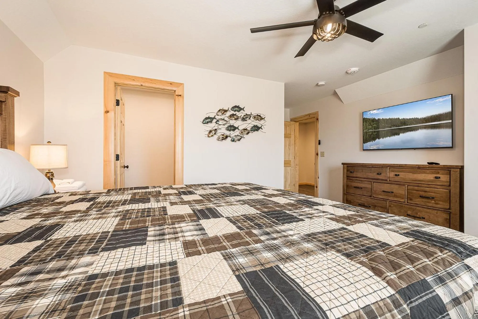 Bed in Mountain Crest Lodge