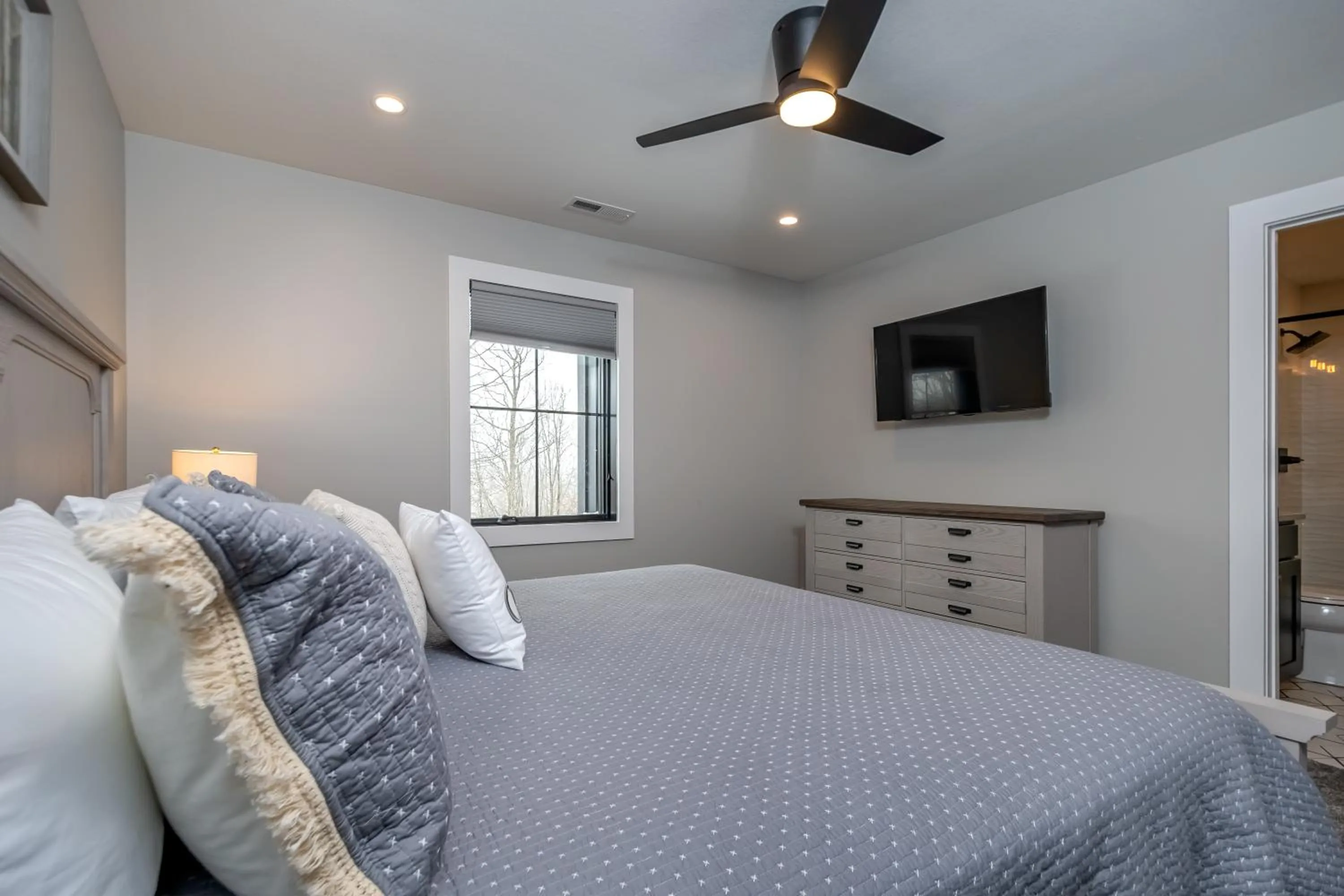 Property building, Bed in No Black Tie Affair