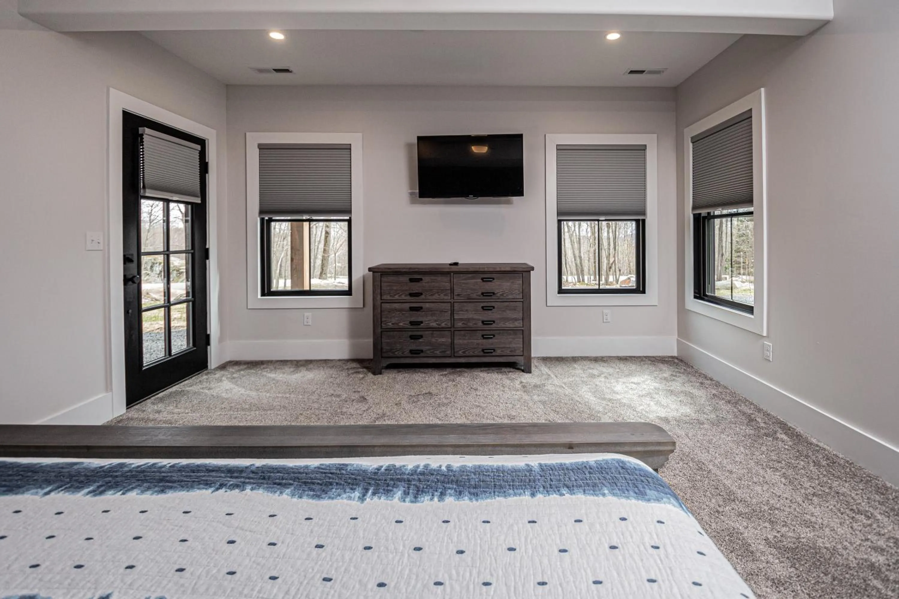 Property building, Bed in No Black Tie Affair