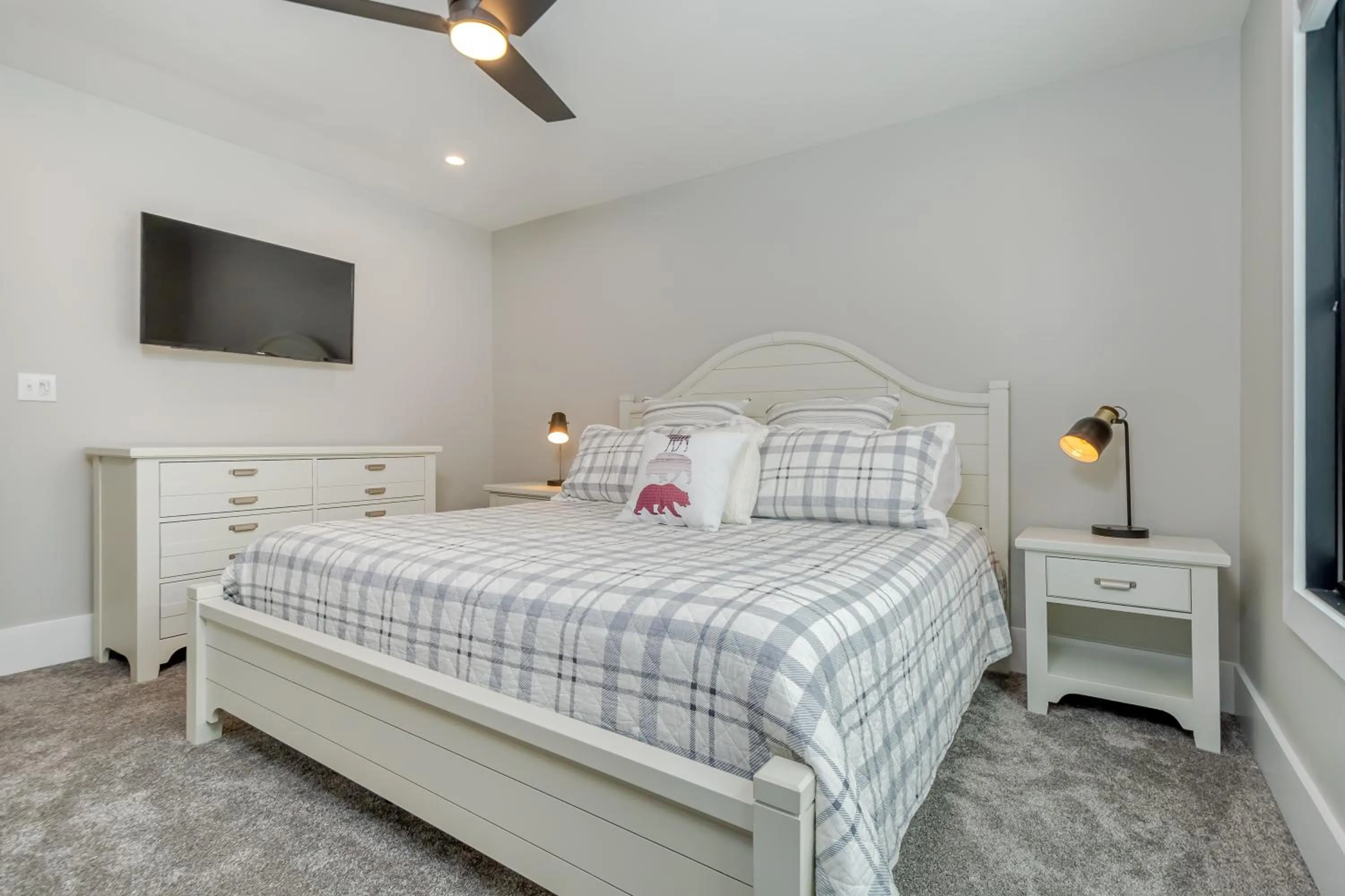 Property building, Bed in No Black Tie Affair