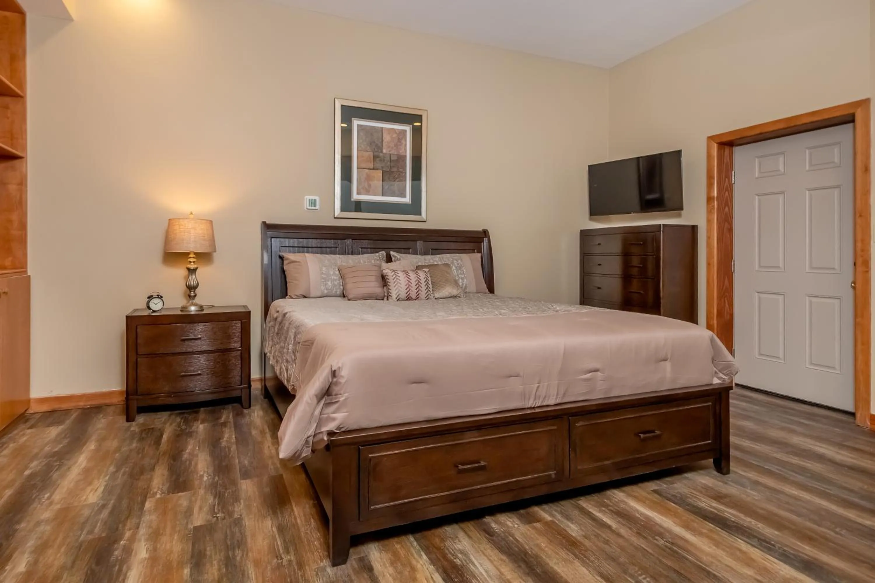 Property building, Bed in Valhalla