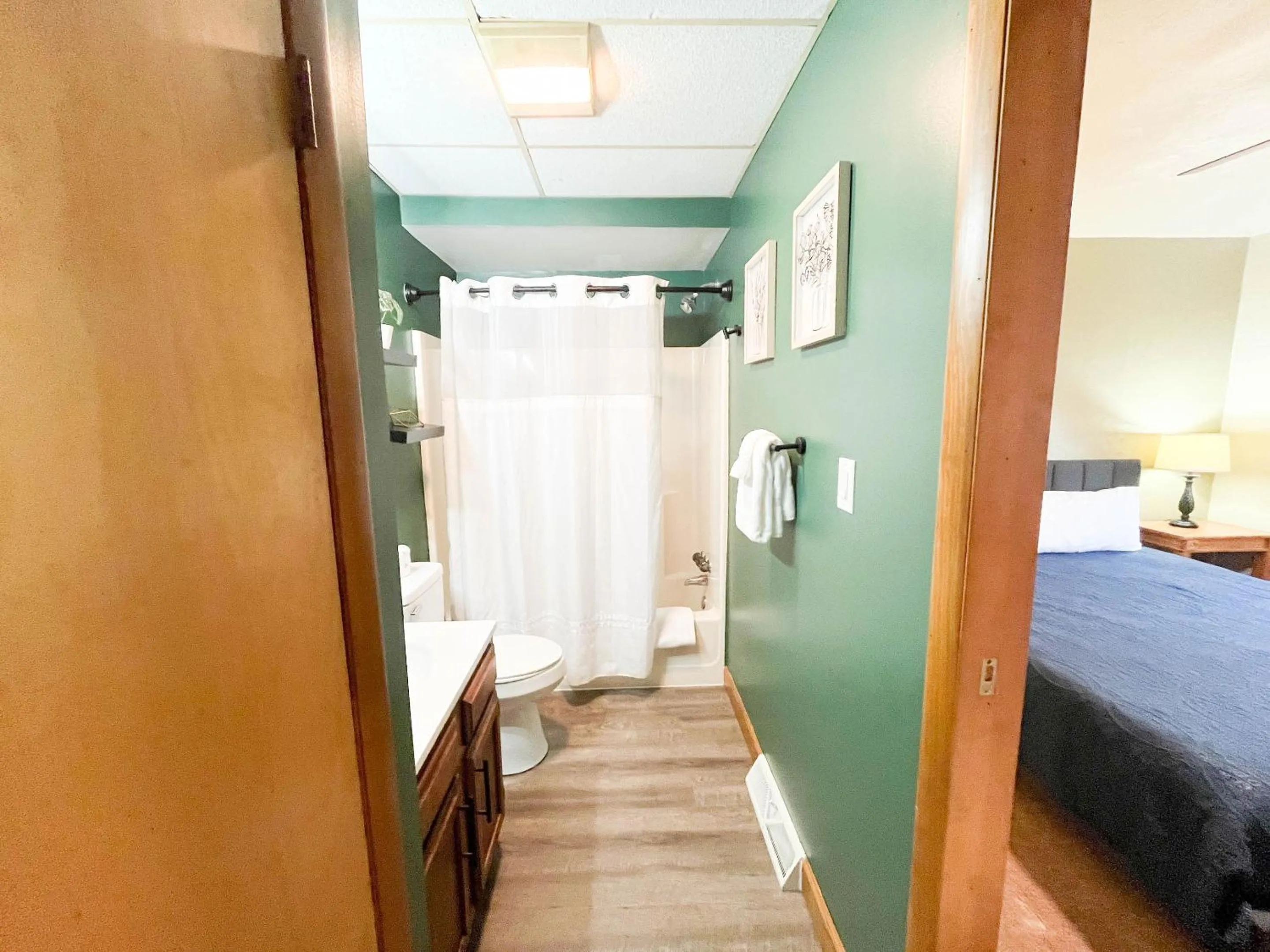 Property building, Bed in Views & Brews