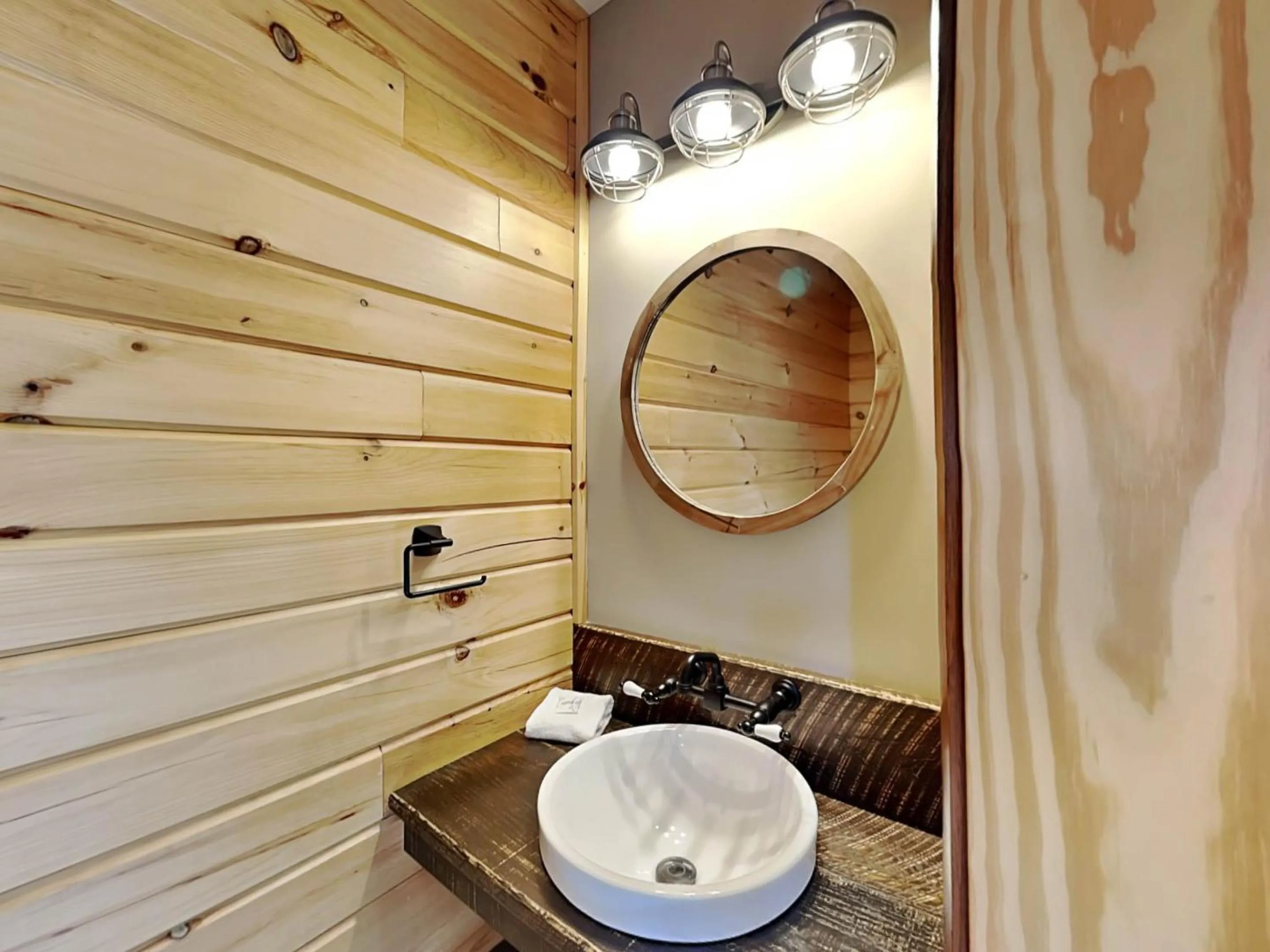 Water & Mountain Retreat